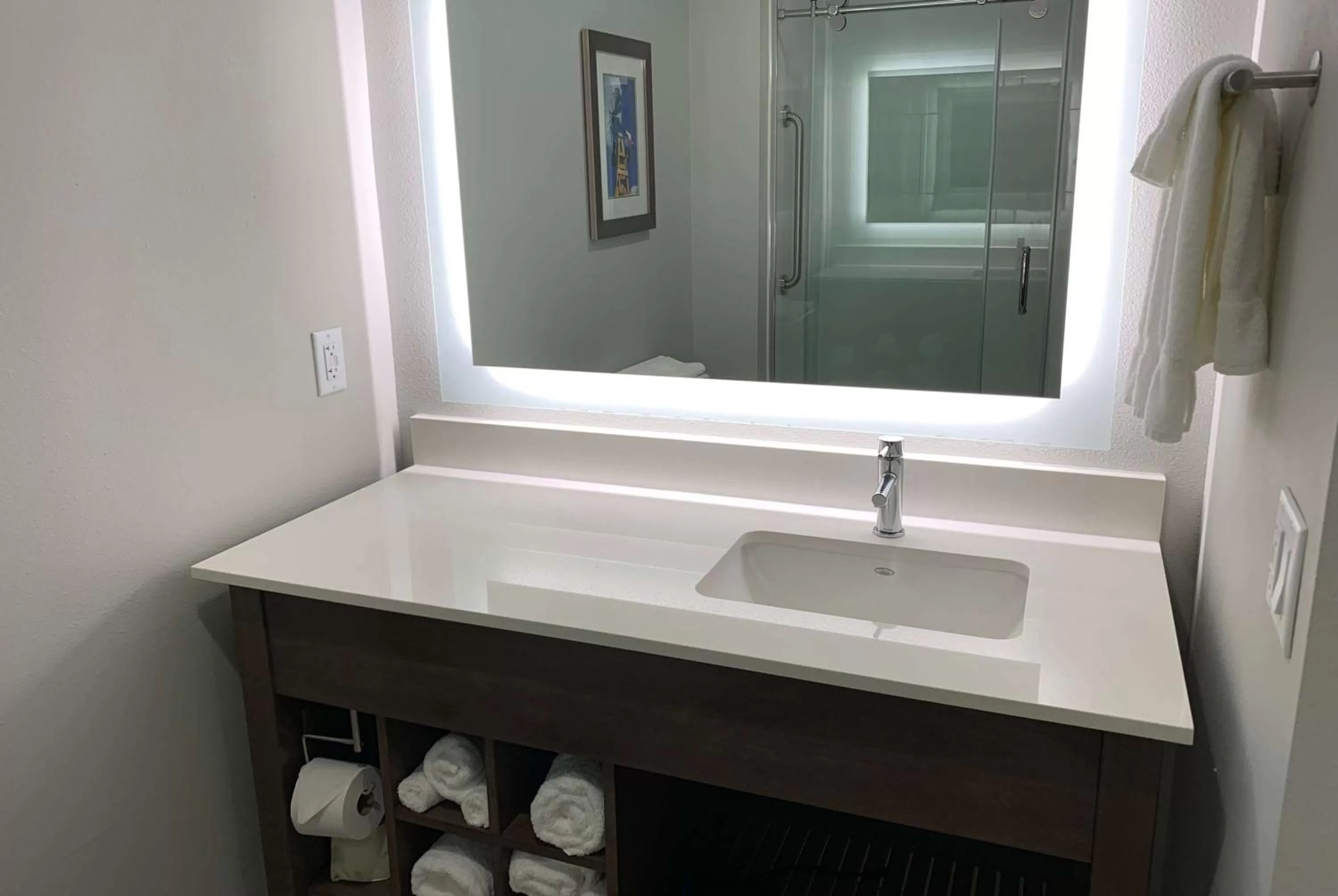 Bathroom in La Quinta Inn & Suites by Wyndham Round Rock near Kalahari