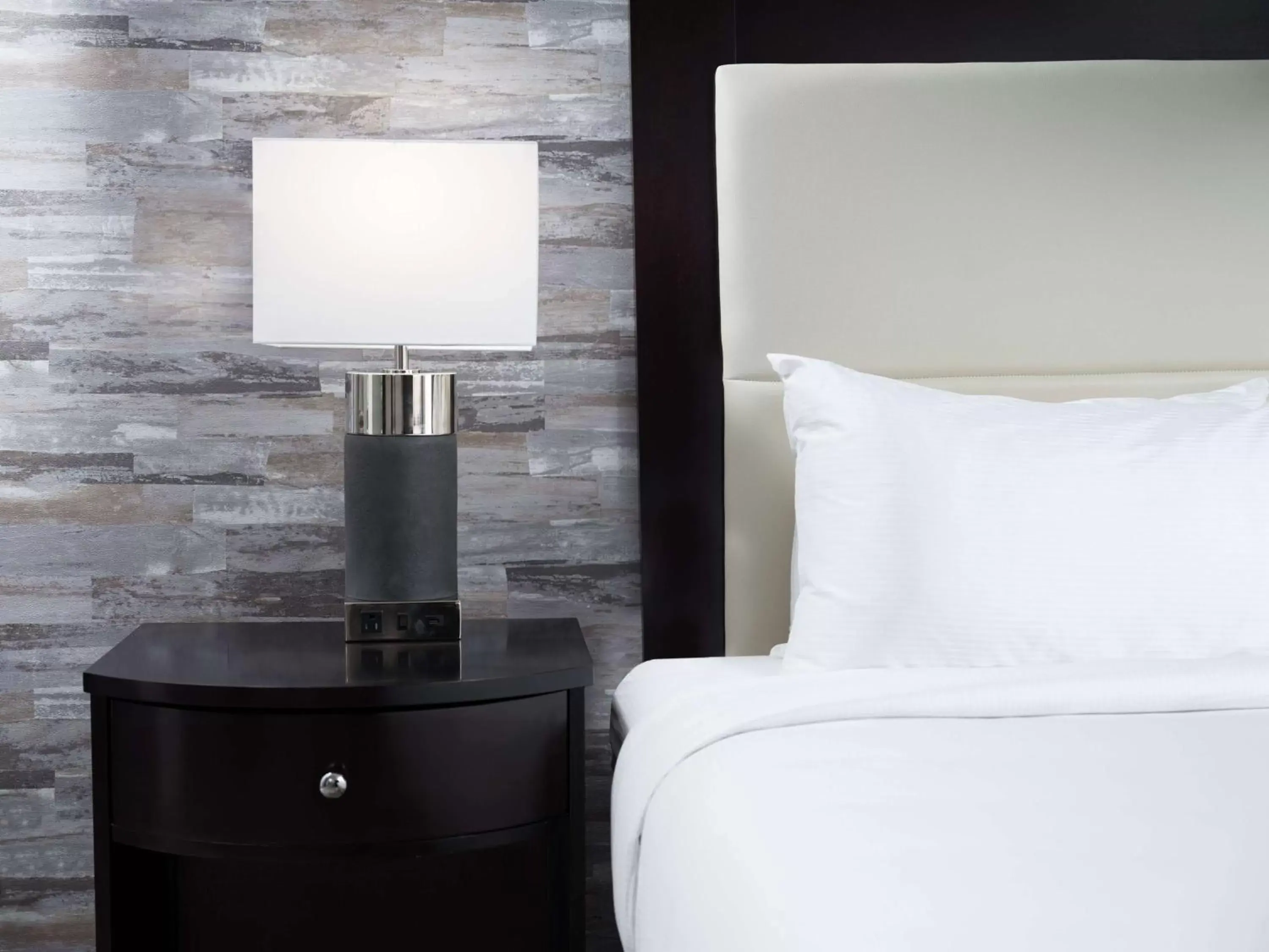 King Room - Non-Smoking in DoubleTree by Hilton Hotel Chattanooga Downtown King Room - Non-Smoking in DoubleTree by Hilton Hotel Chattanooga Downtown