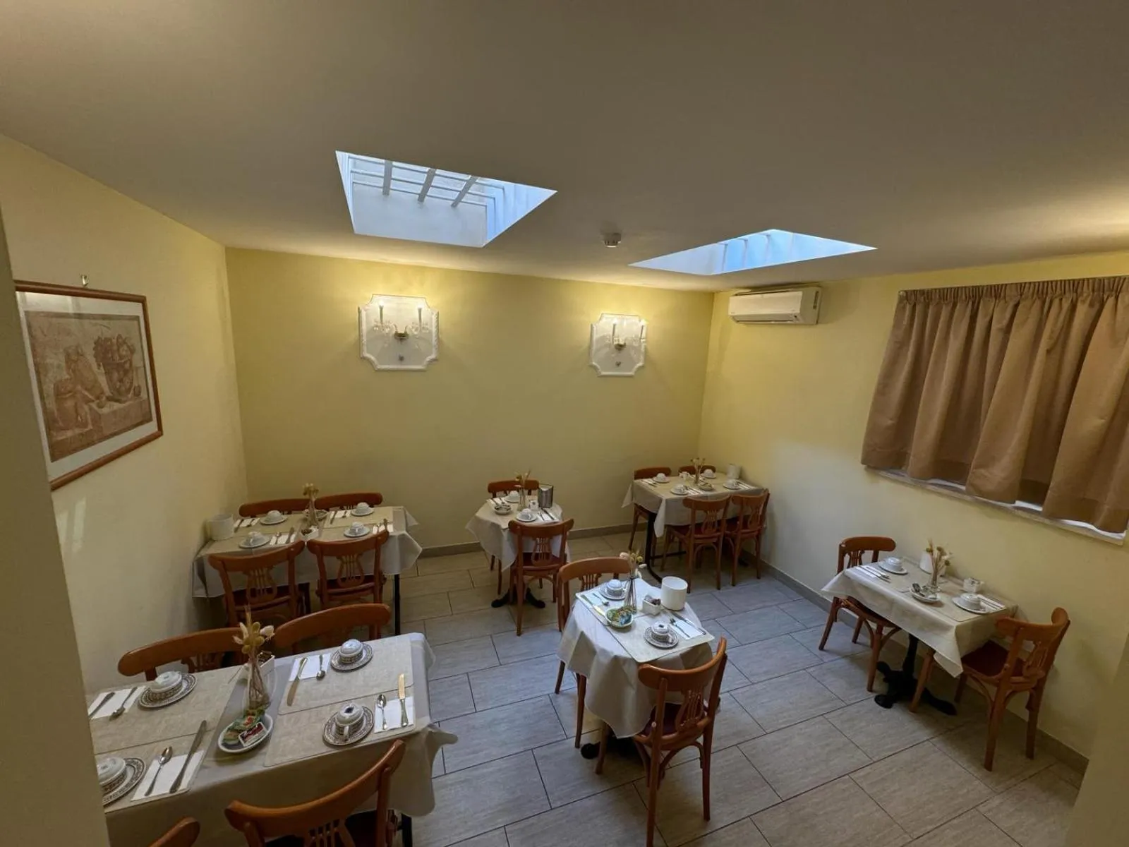 Restaurant/places to eat in Hotel RomAntica