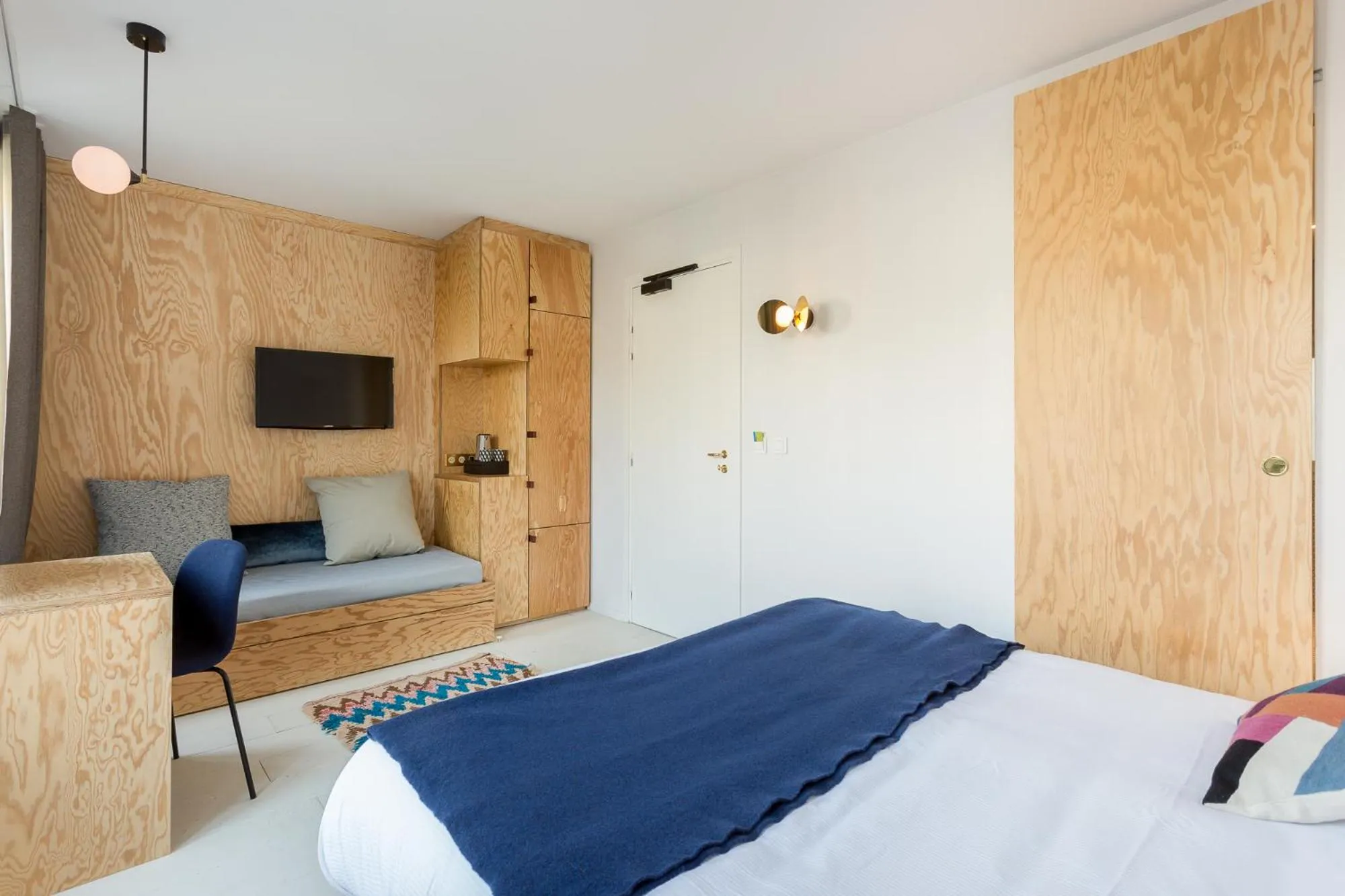 Photo of the whole room, Bed in Hôtel Montholon