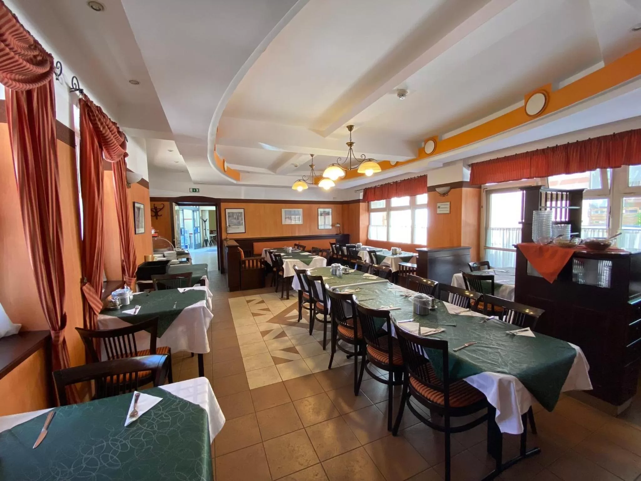 Restaurant/places to eat in Tisza Alfa Hotel