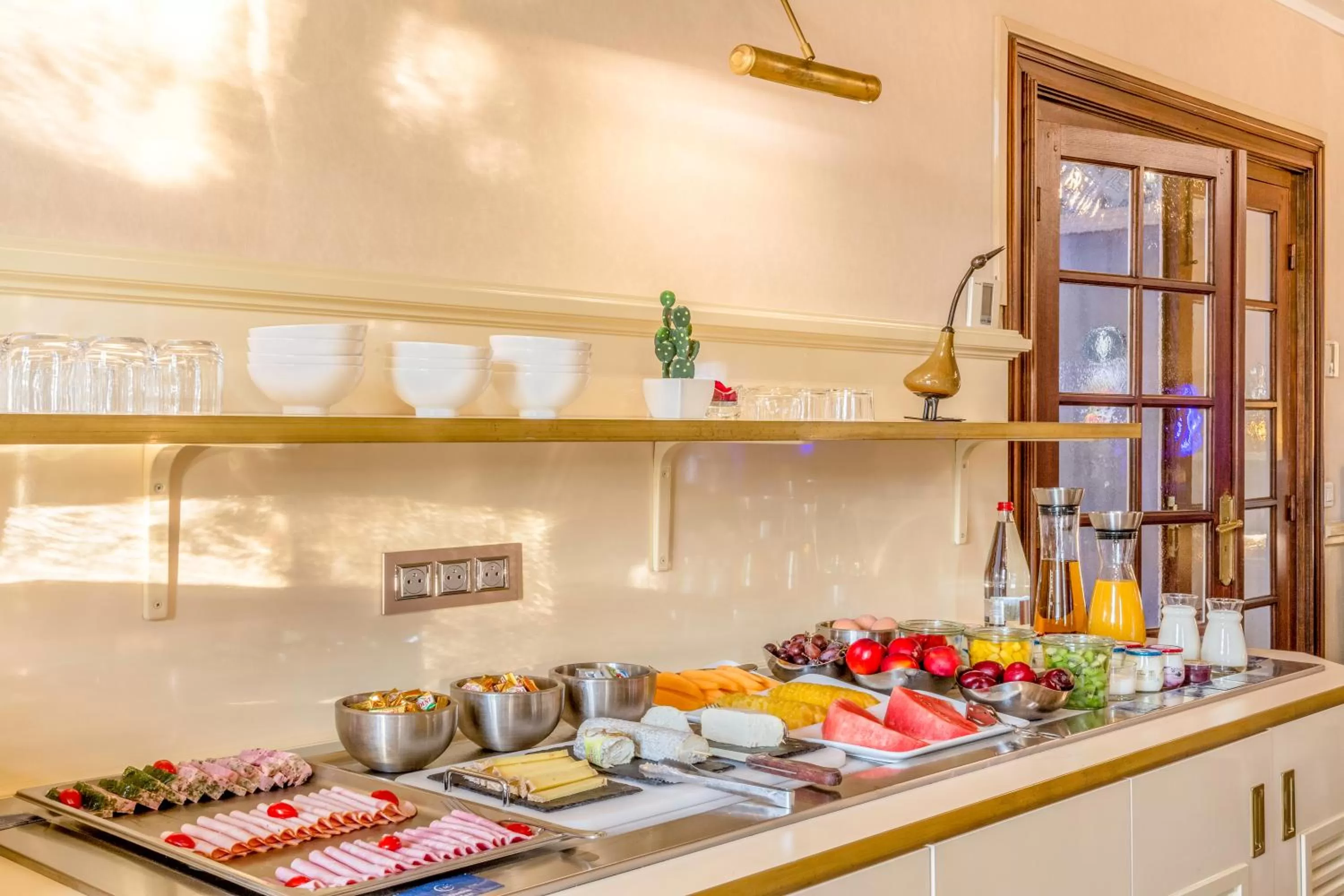 Food and drinks in Hôtel Le Maxime - Best Western Signature Collection