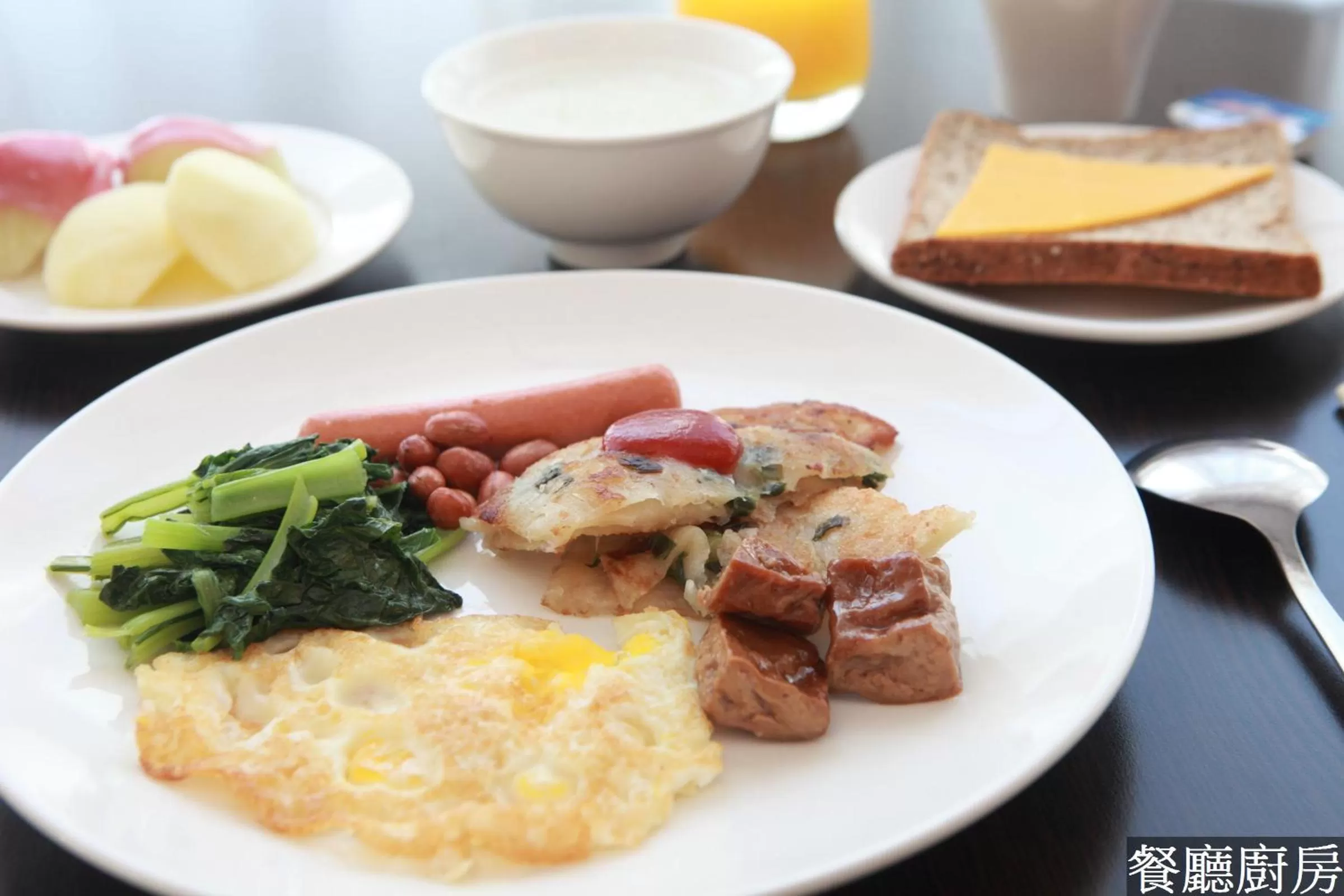 Restaurant/places to eat in Hotel Lohas