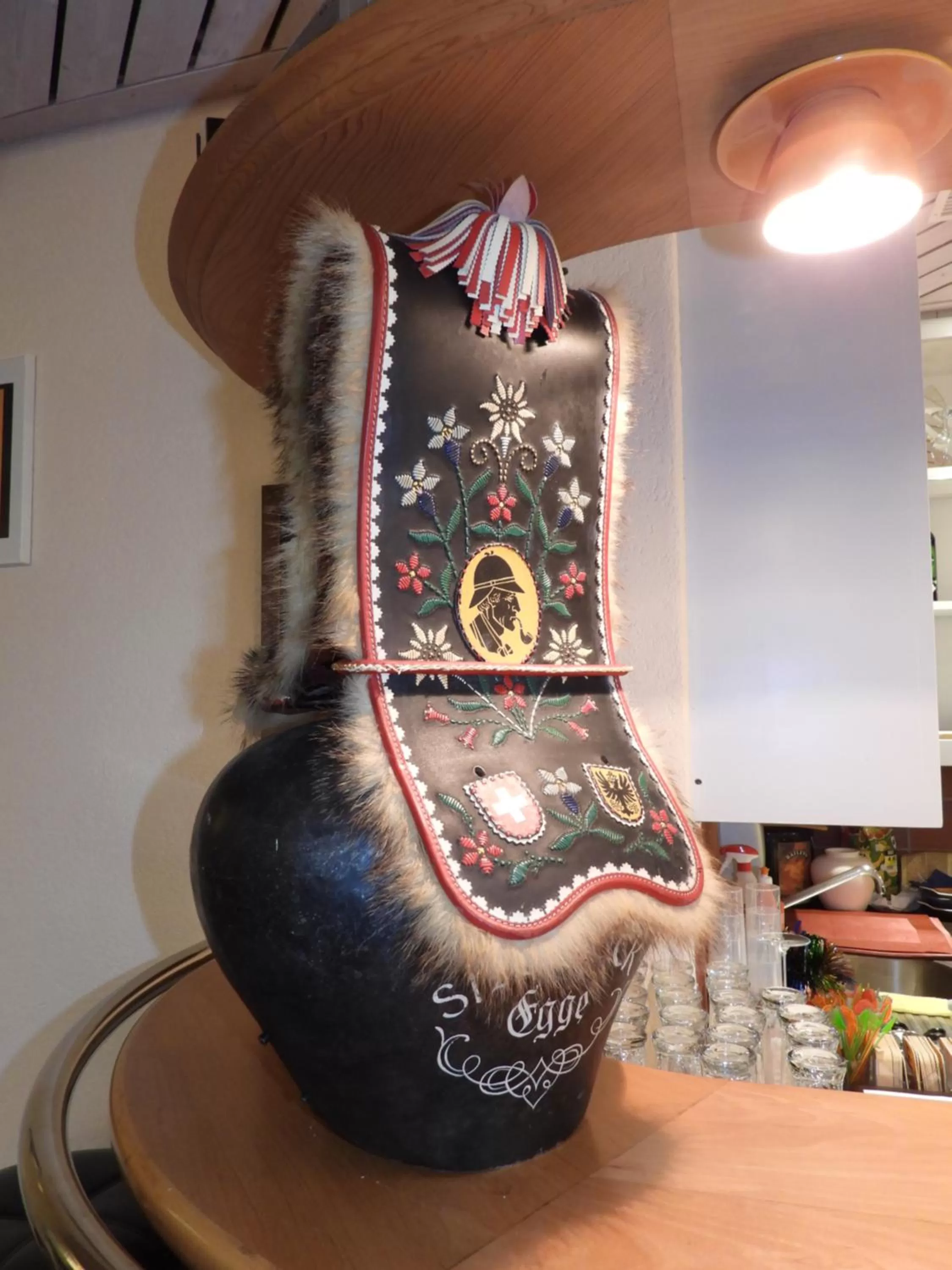 Hotel Sherlock Holmes & Khana Restaurant "nur 200 m zur Gondelbahn Hasliberg"