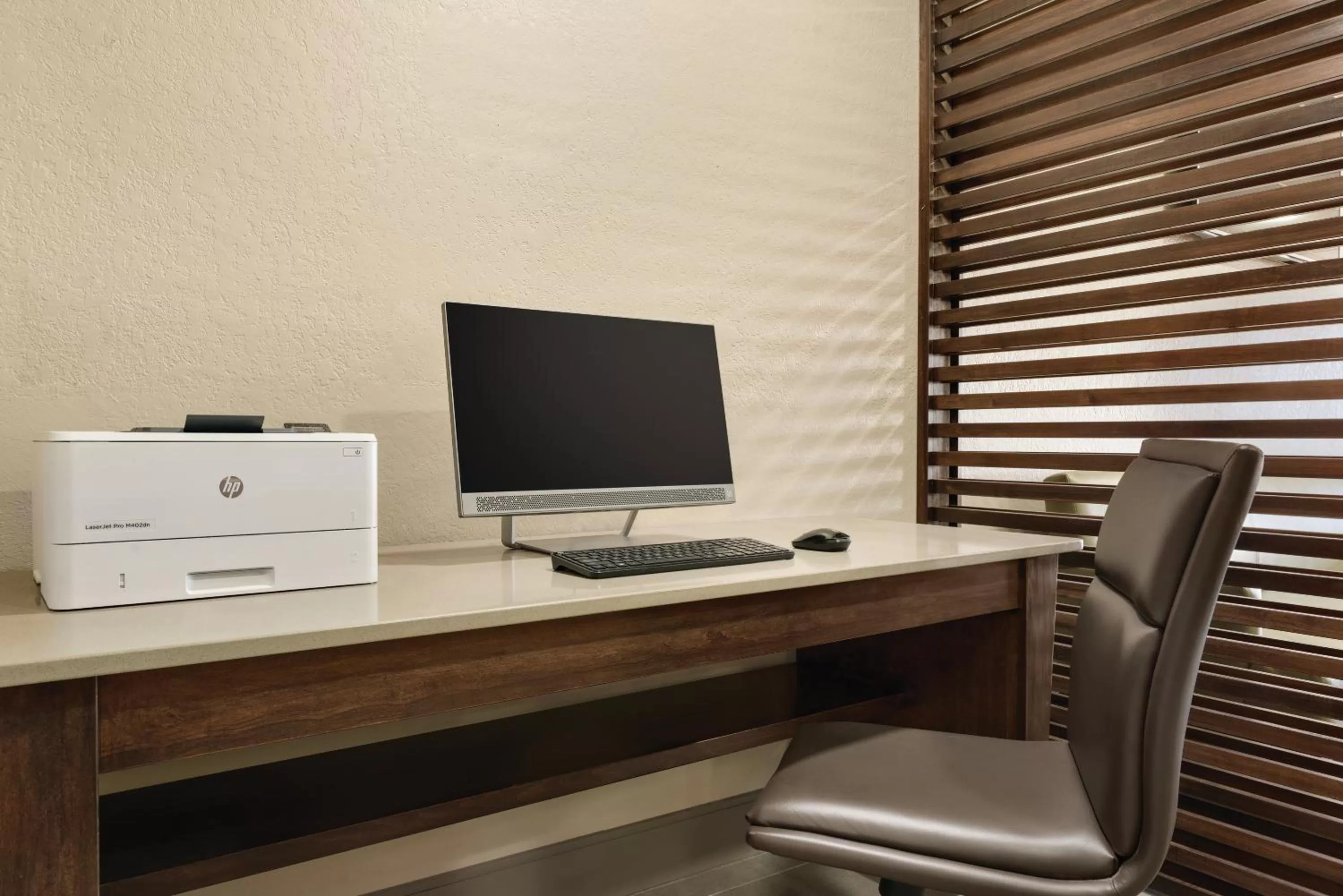 Business facilities in Country Inn & Suites by Radisson, Coralville, IA