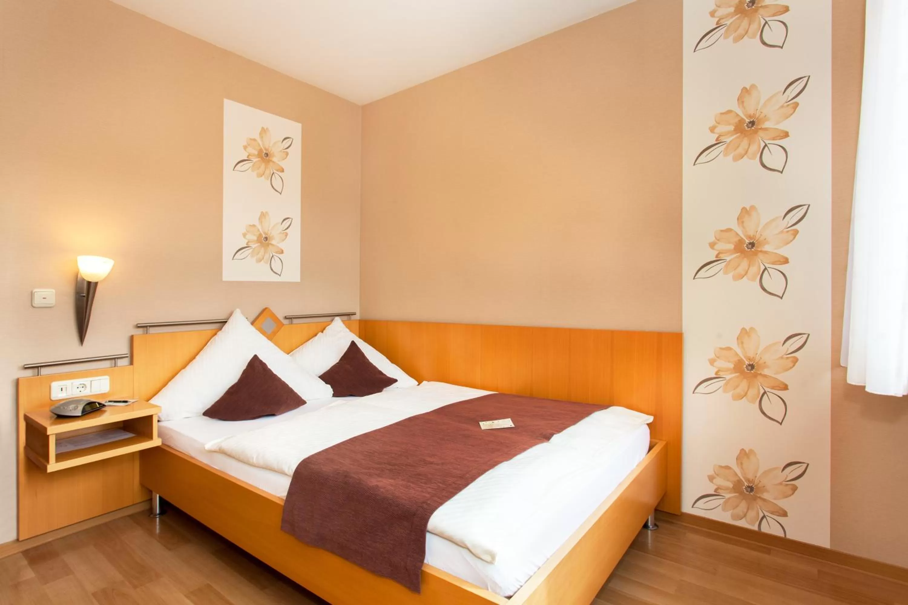 Photo of the whole room, Bed in Moselhaus Weiskopf