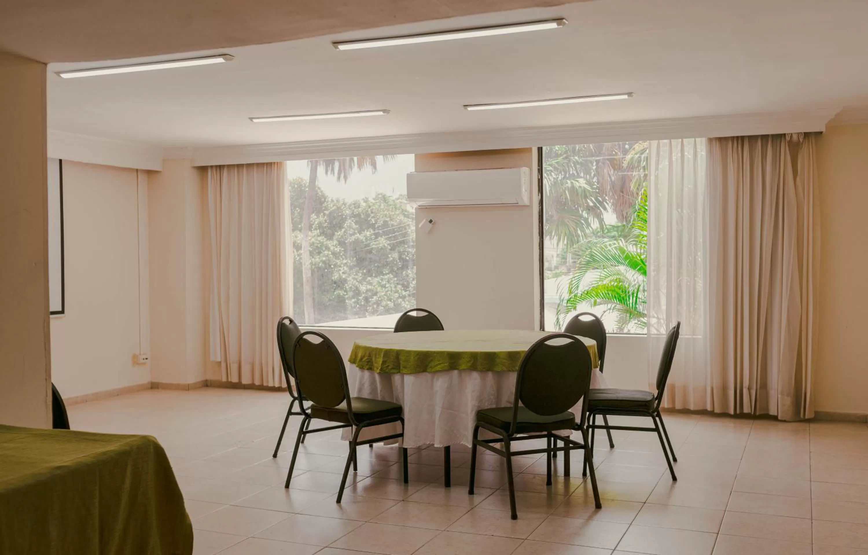 Meeting/conference room in Hotel Faranda Express Puerta Del Sol Barranquilla, A Member of Radisson Individuals
