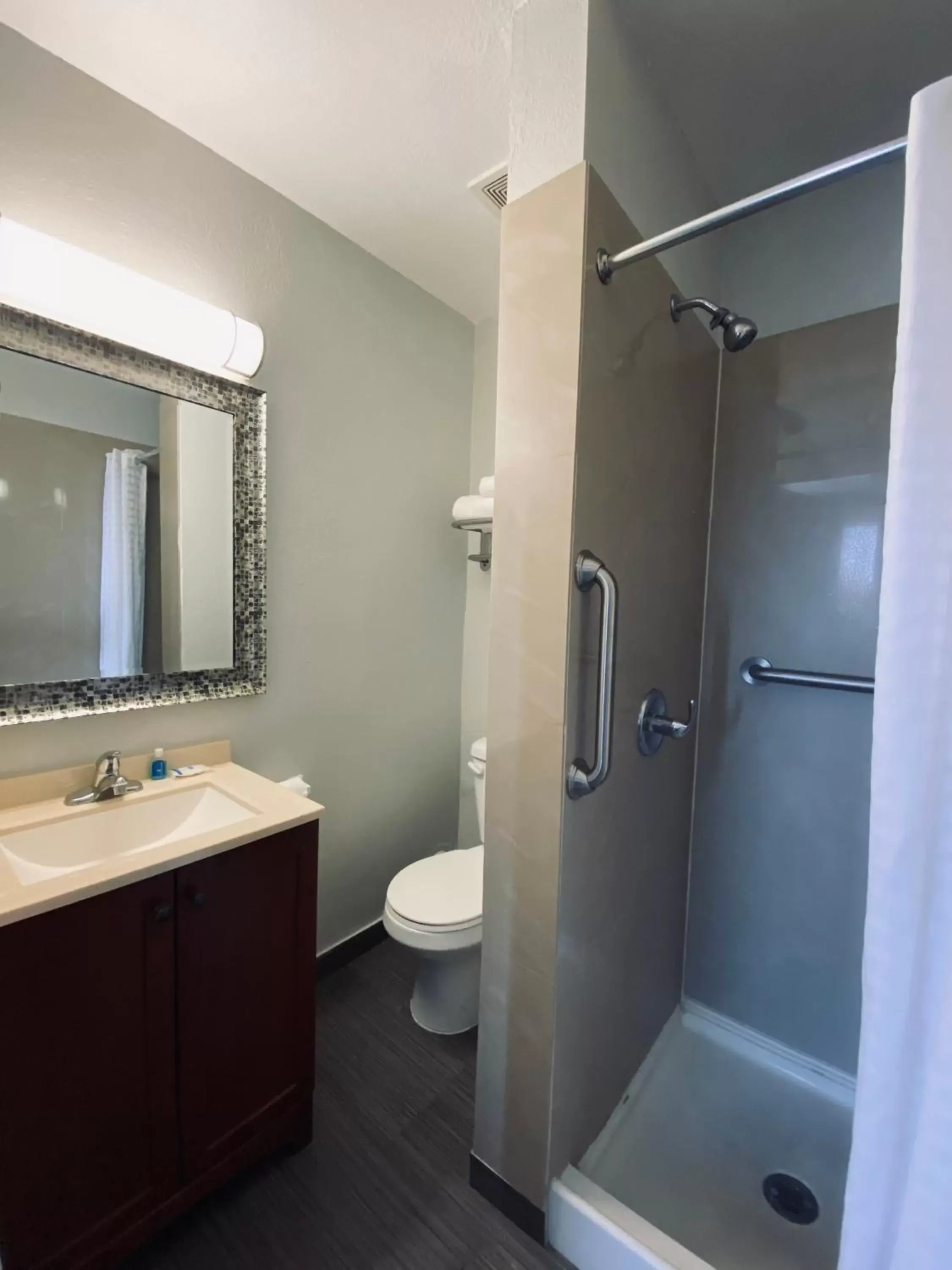 King Room - Accessible/Non-Smoking in Rodeway Inn Old Town Scottsdale King Room - Accessible/Non-Smoking in Rodeway Inn Old Town Scottsdale