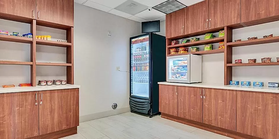 On-site shops in Holiday Inn Express Hotel & Suites Lake Elsinore by IHG