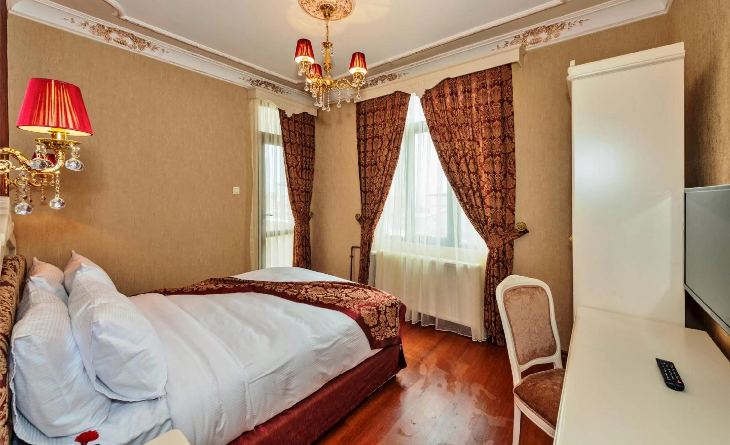 Bedroom, Bed in Enderun Hotel Istanbul