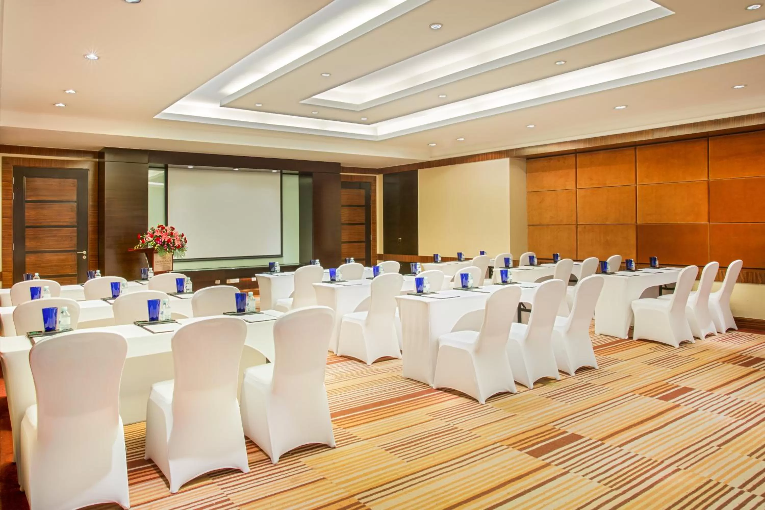 Meeting/conference room in Crowne Plaza Beijing International Airport by IHG
