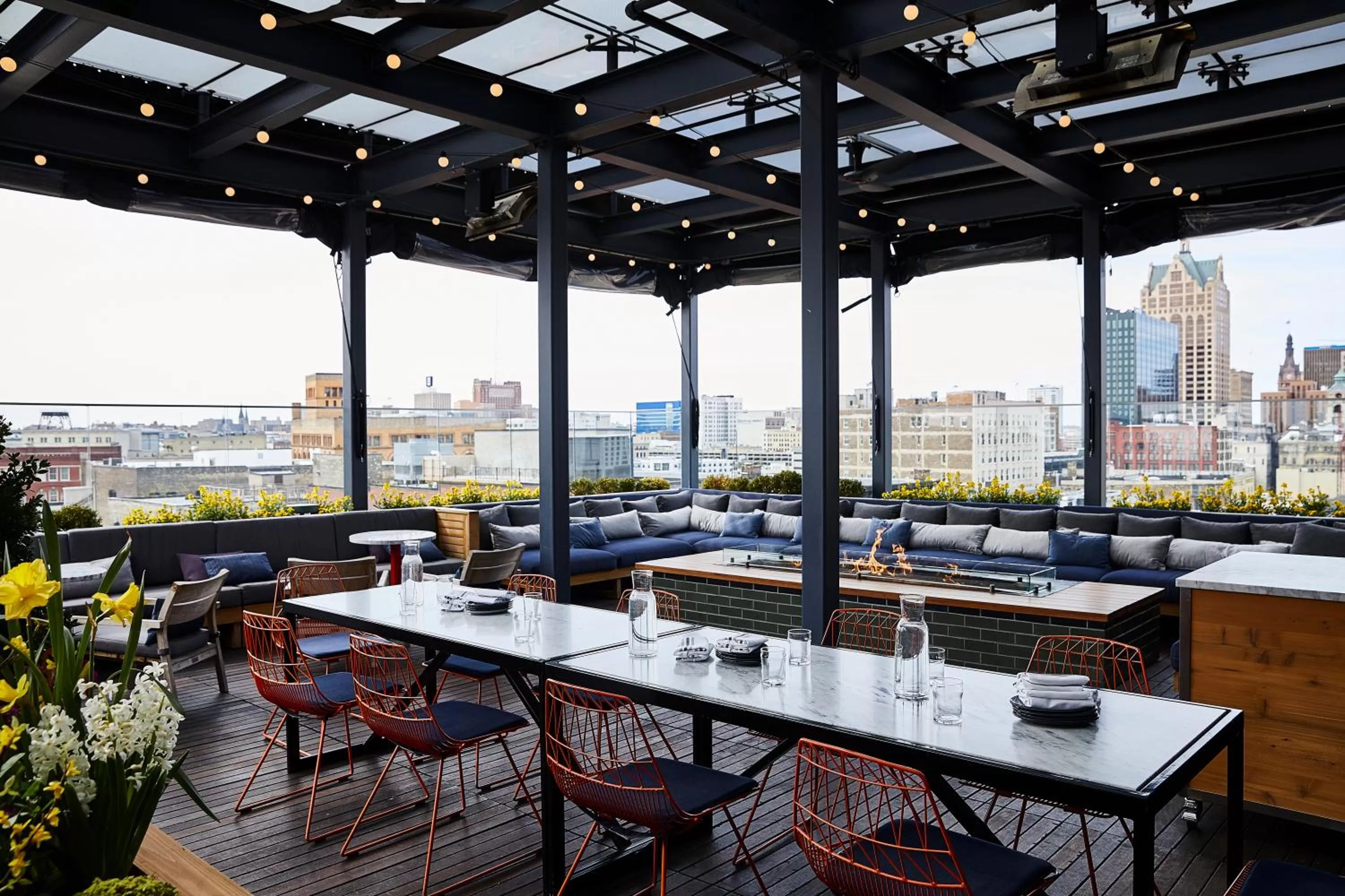 Restaurant/places to eat in Kimpton Journeyman Hotel by IHG