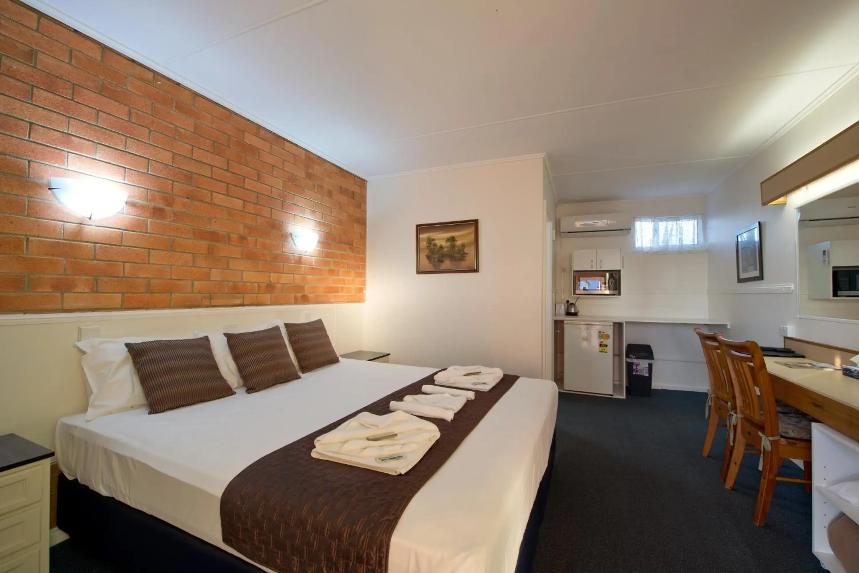 Standard King Room in Mineral Sands Motel Standard King Room in Mineral Sands Motel