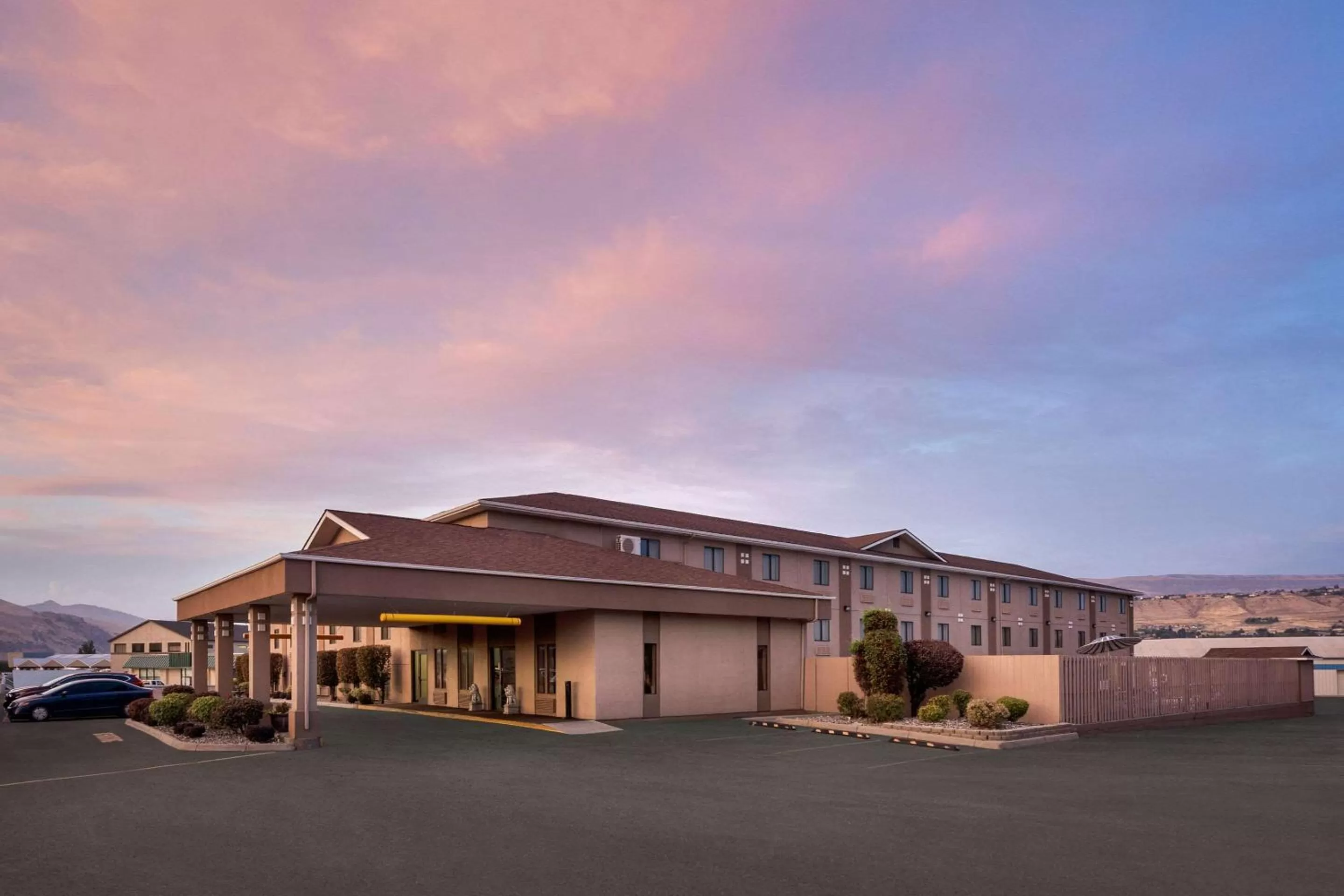 Property building in Quality Inn Wenatchee-Leavenworth