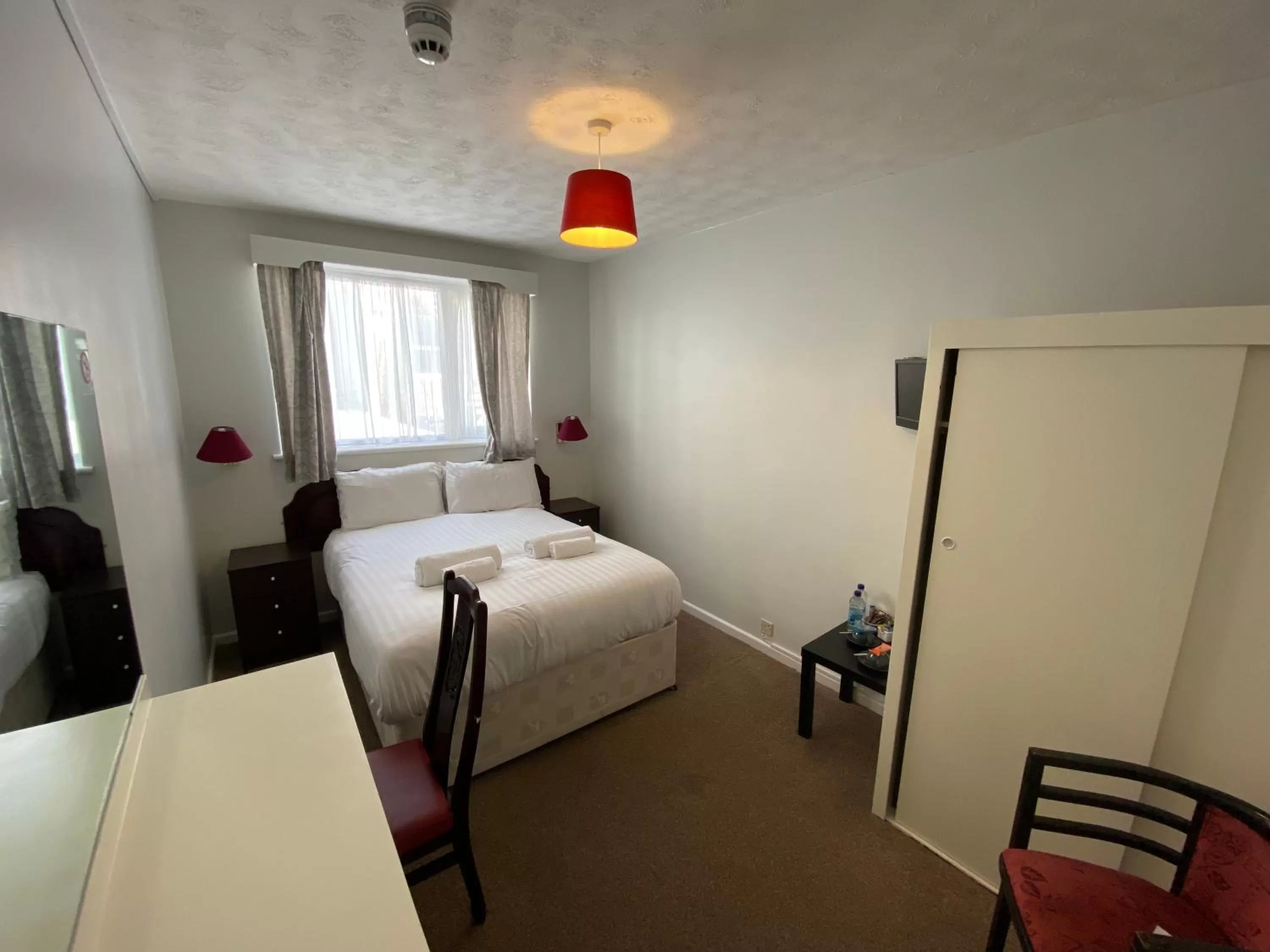 Photo of the whole room, Bed in The Fairhaven Hotel