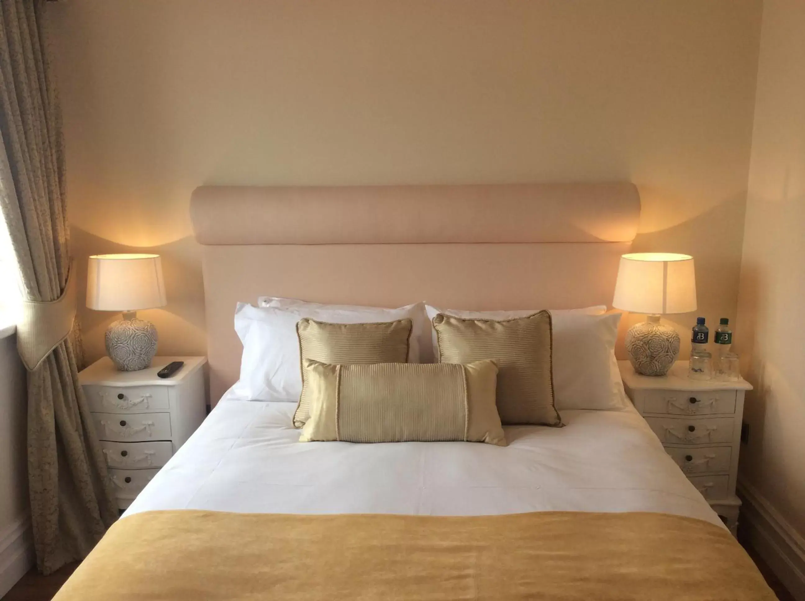 Deluxe Double Room in St Columbs House Deluxe Double Room in St Columbs House