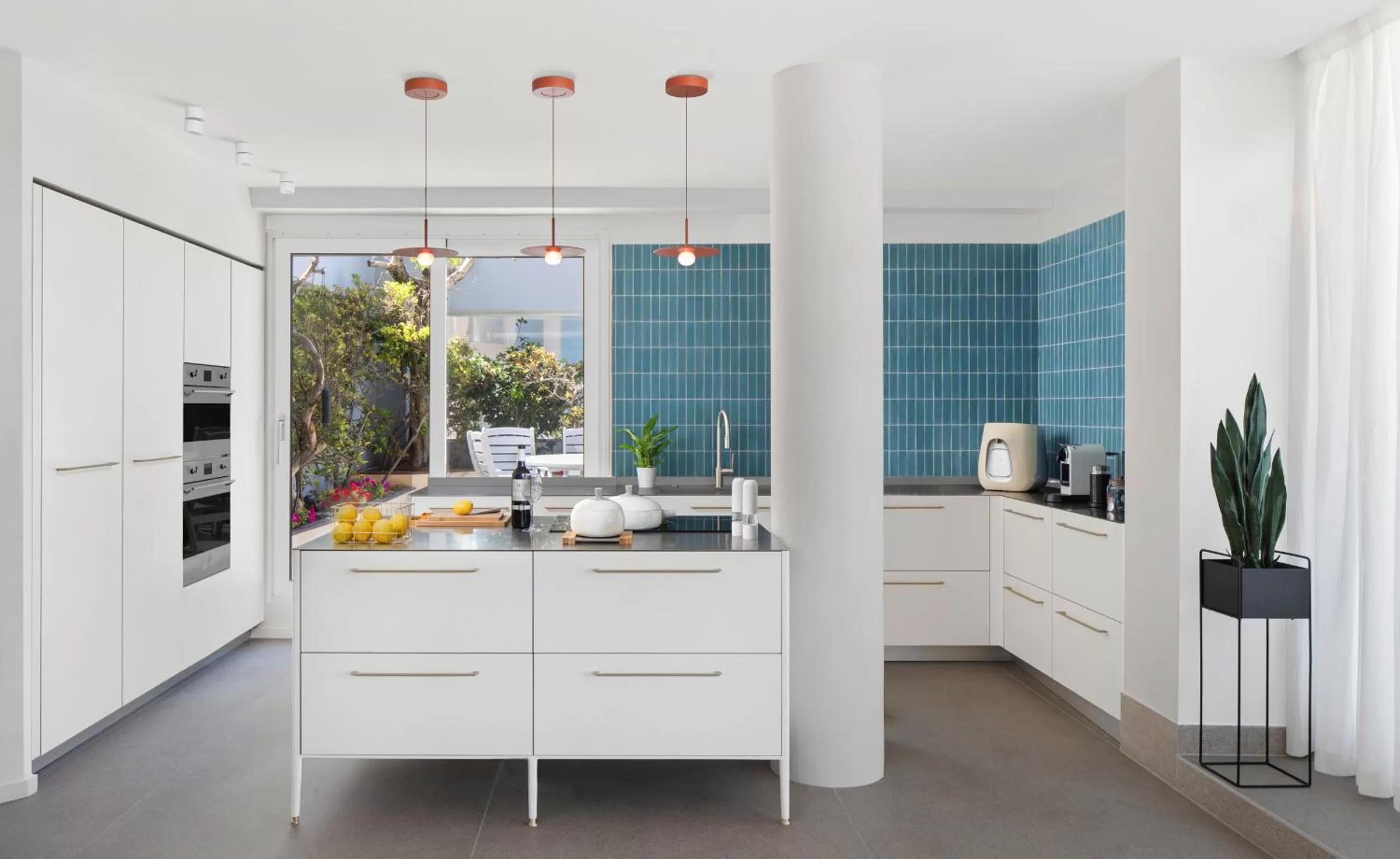 kitchen in Sea Executive Suites