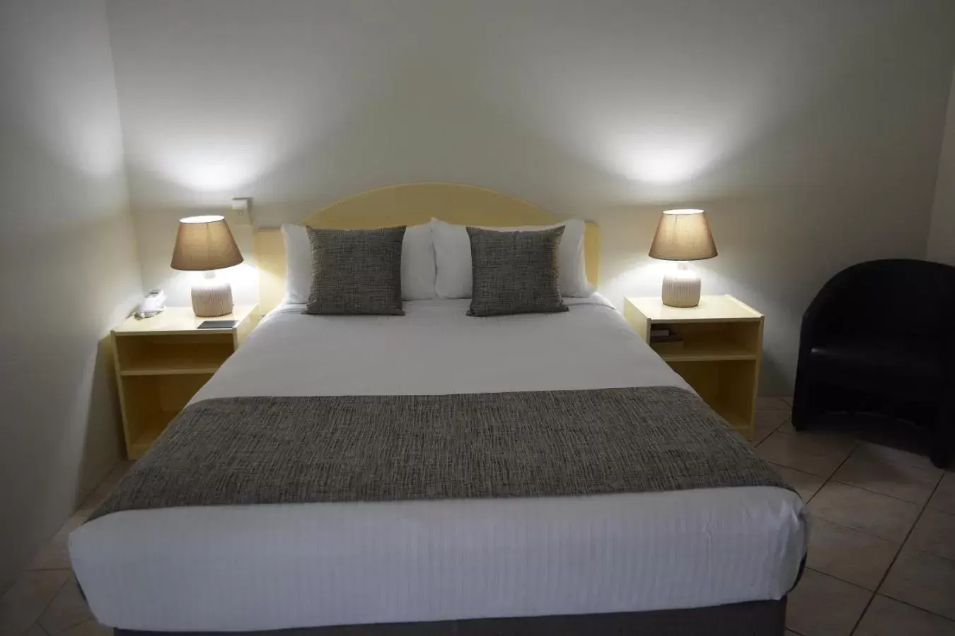 Queen Room in Rocky Gardens Motor Inn Rockhampton Queen Room in Rocky Gardens Motor Inn Rockhampton