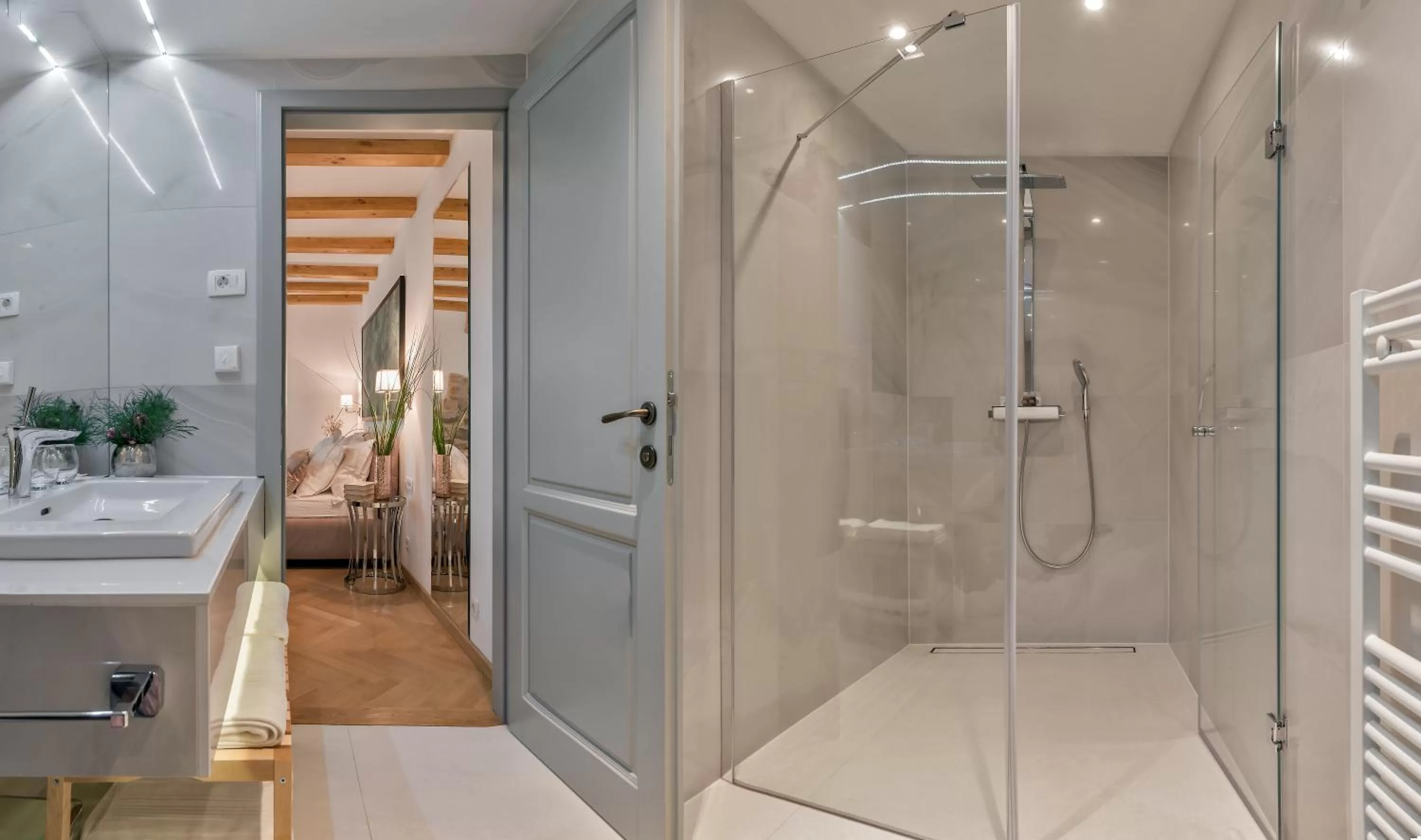 Shower in Heritage Hotel 19