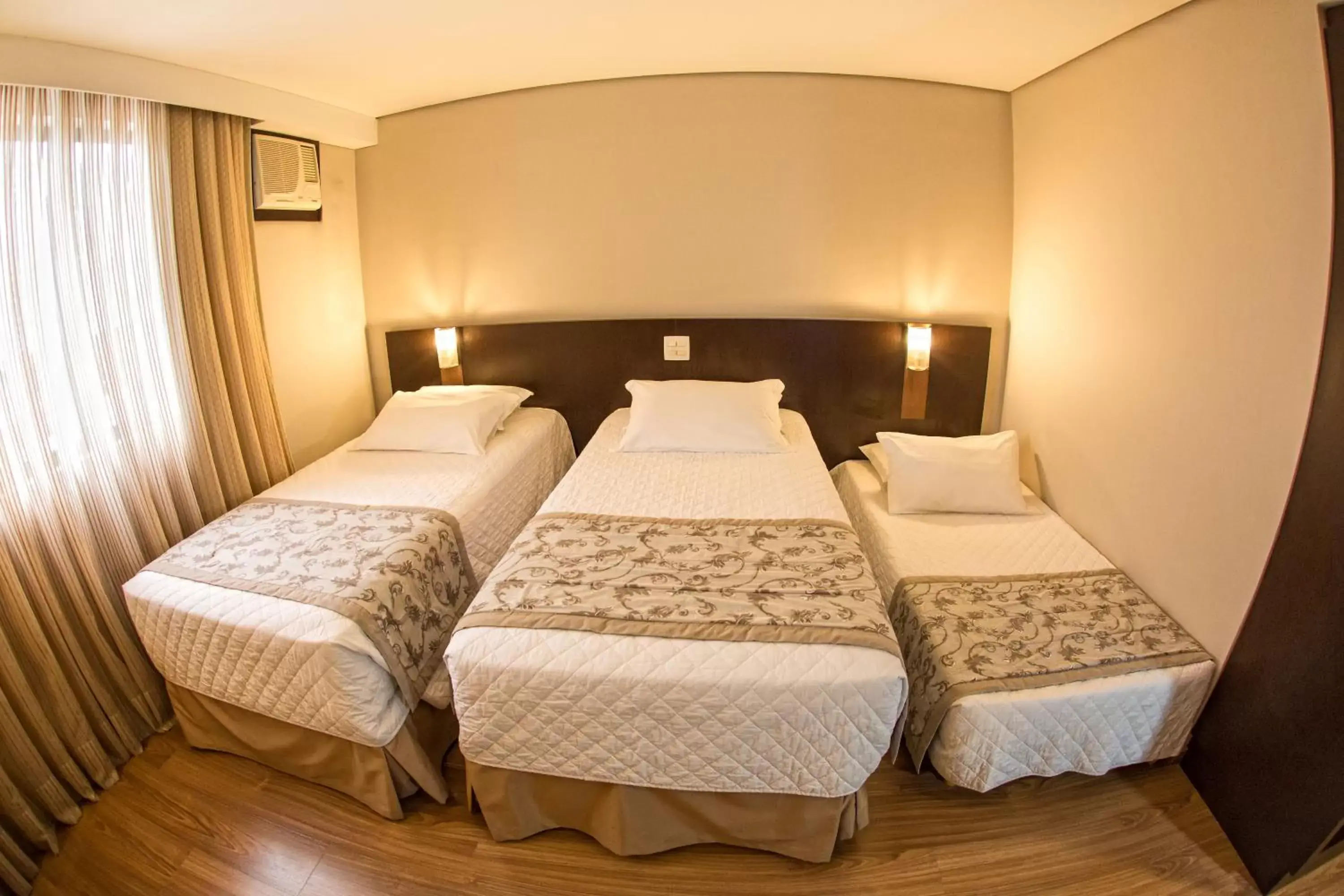 Executive Triple Room in Hotel Campo Largo Comfort Executive Triple Room in Hotel Campo Largo Comfort