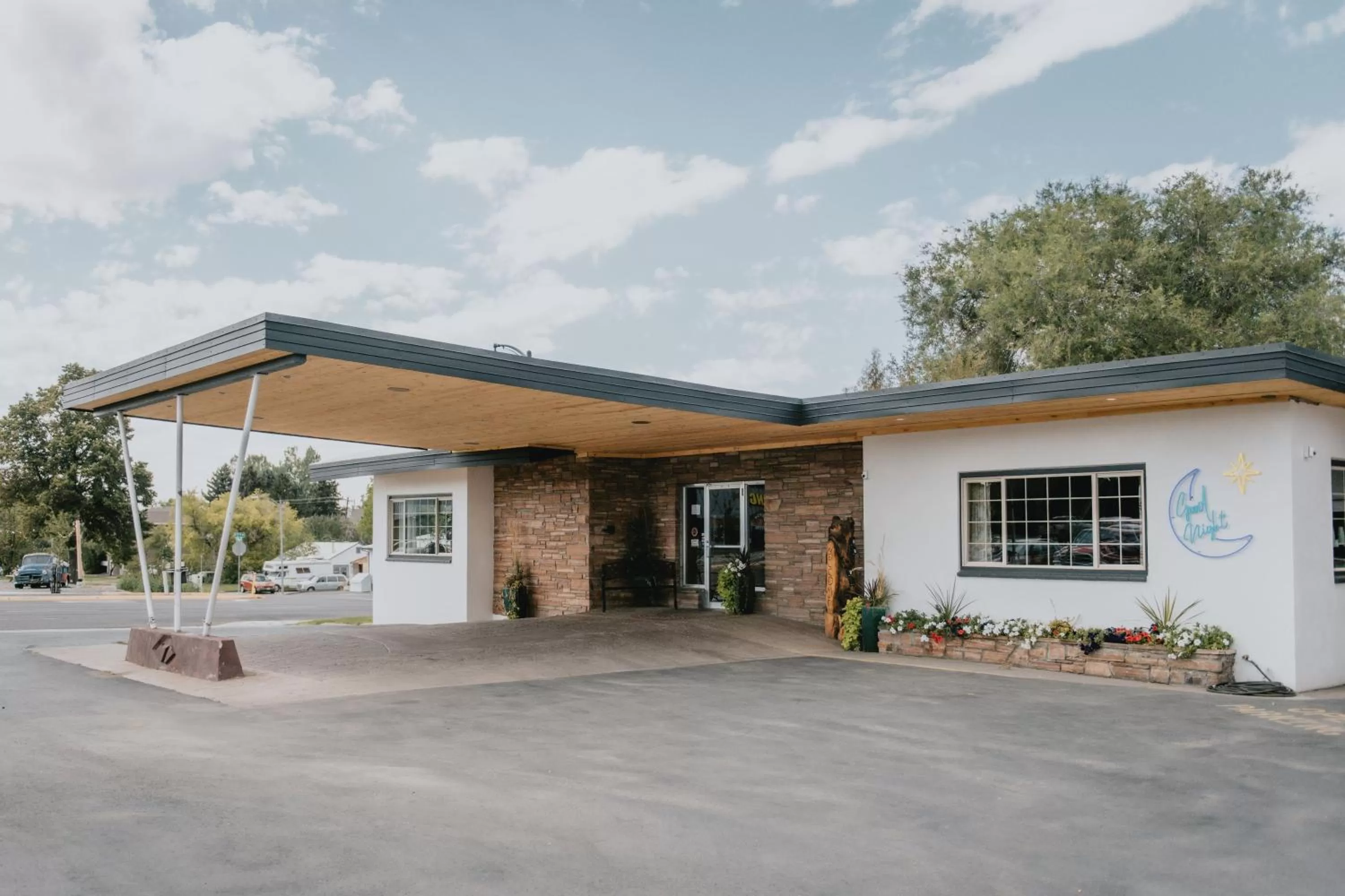 Facade/entrance in Sapphire Motel Midtown Bozeman