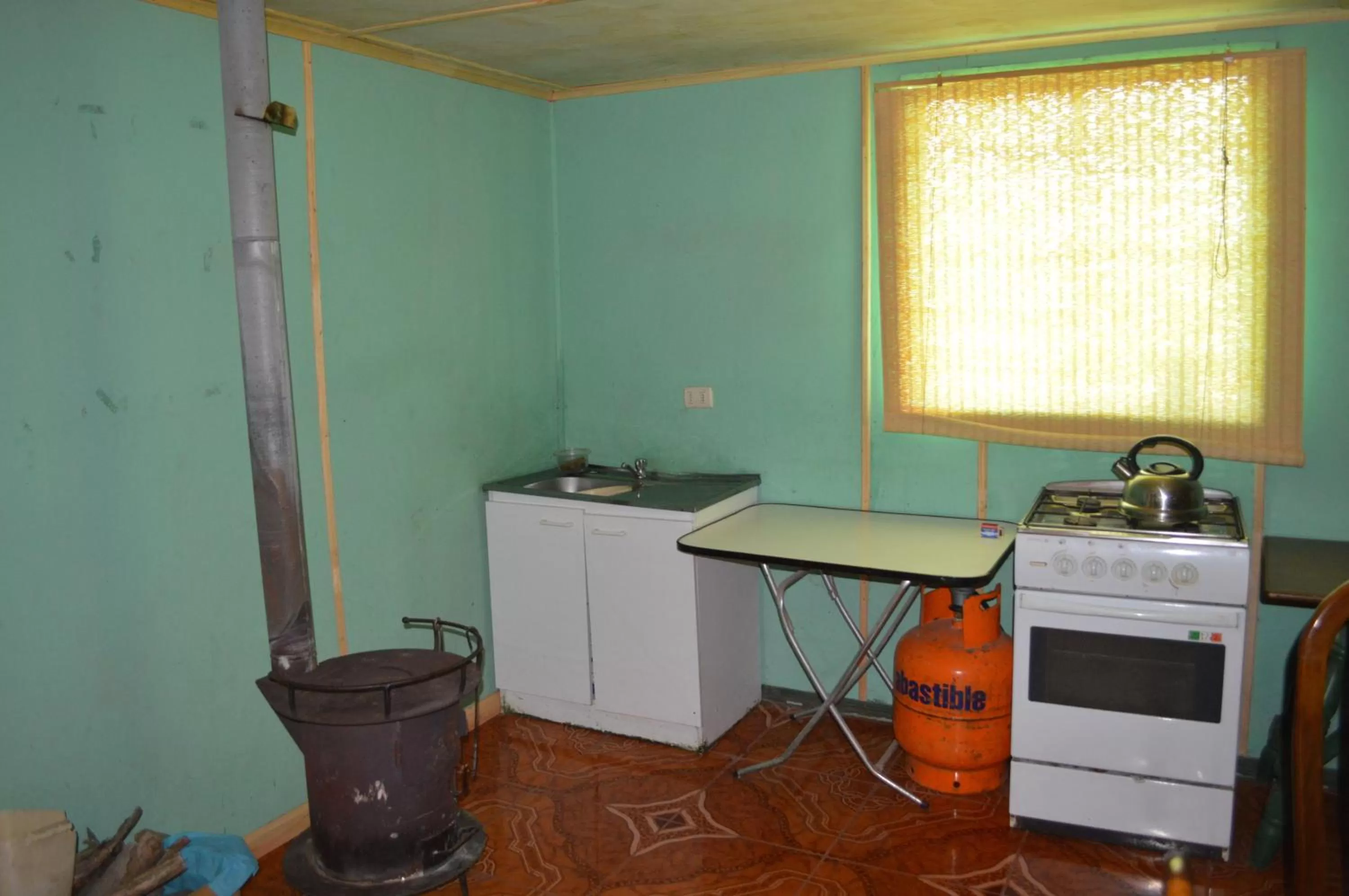 Kitchen/Kitchenette in Coyunche Cabañas y Camping Laja & San Rosendo