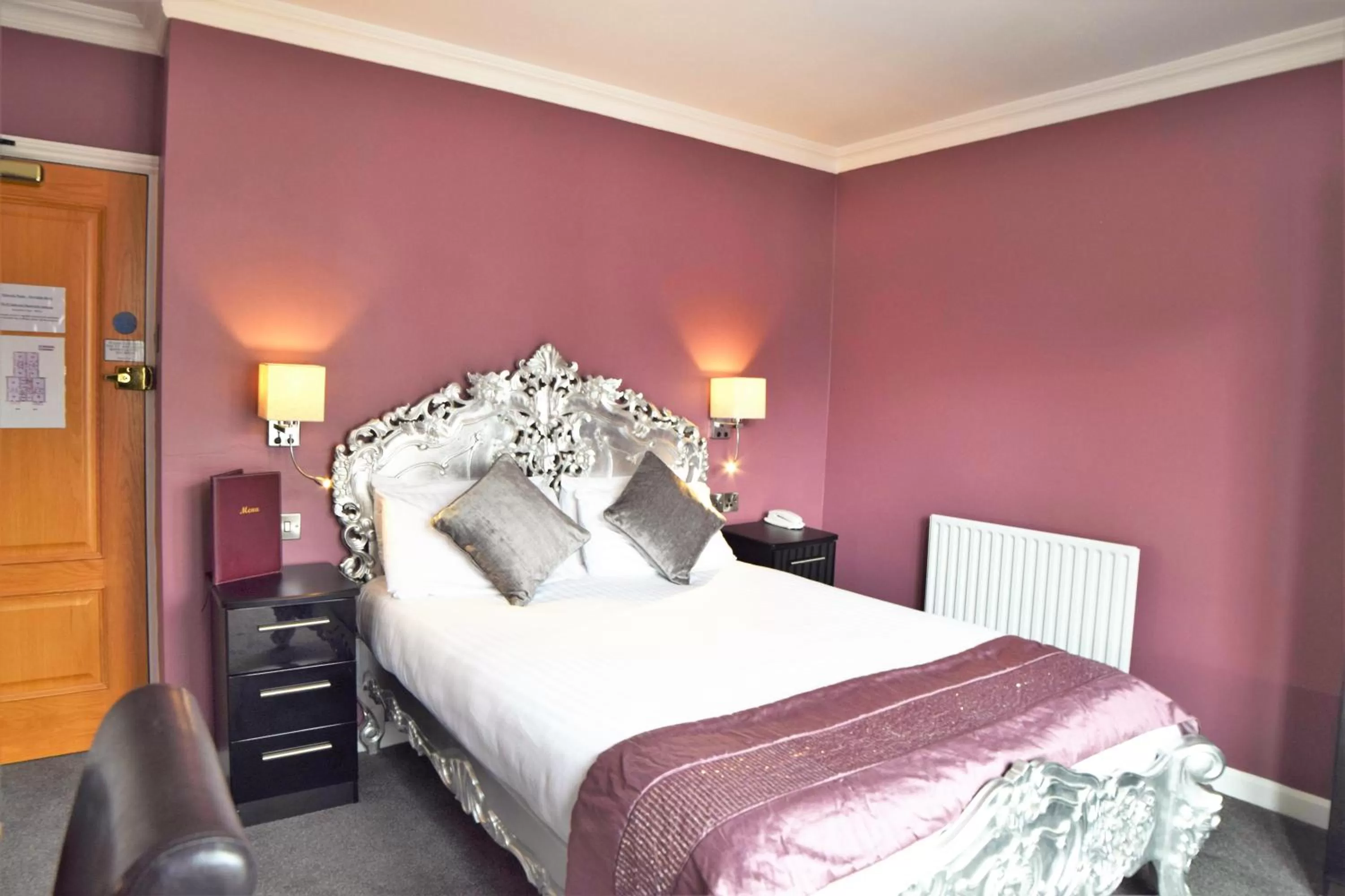 Bedroom, Bed in Dovedale Hotel and Restaurant