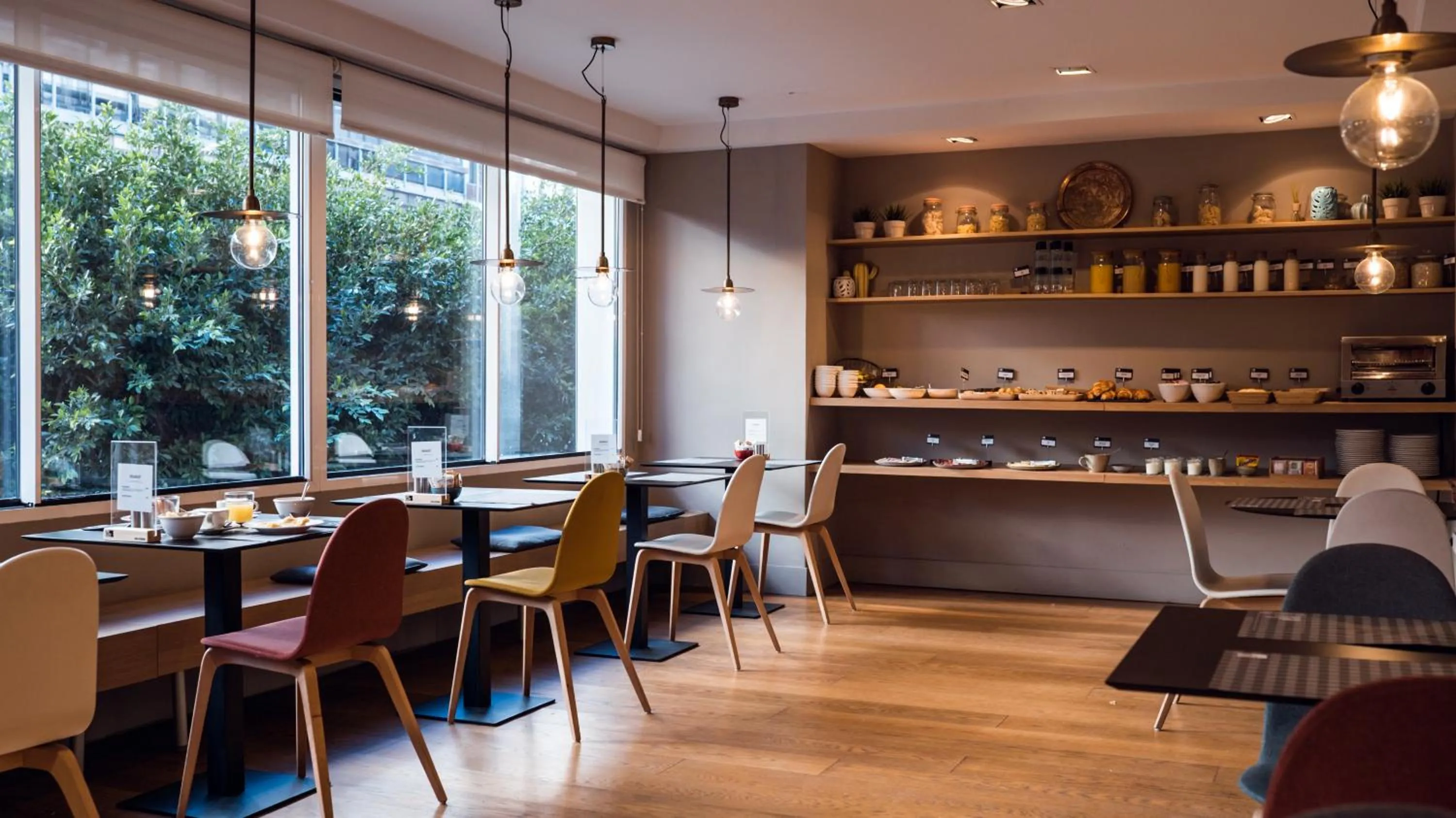 Restaurant/places to eat in One Shot Colón