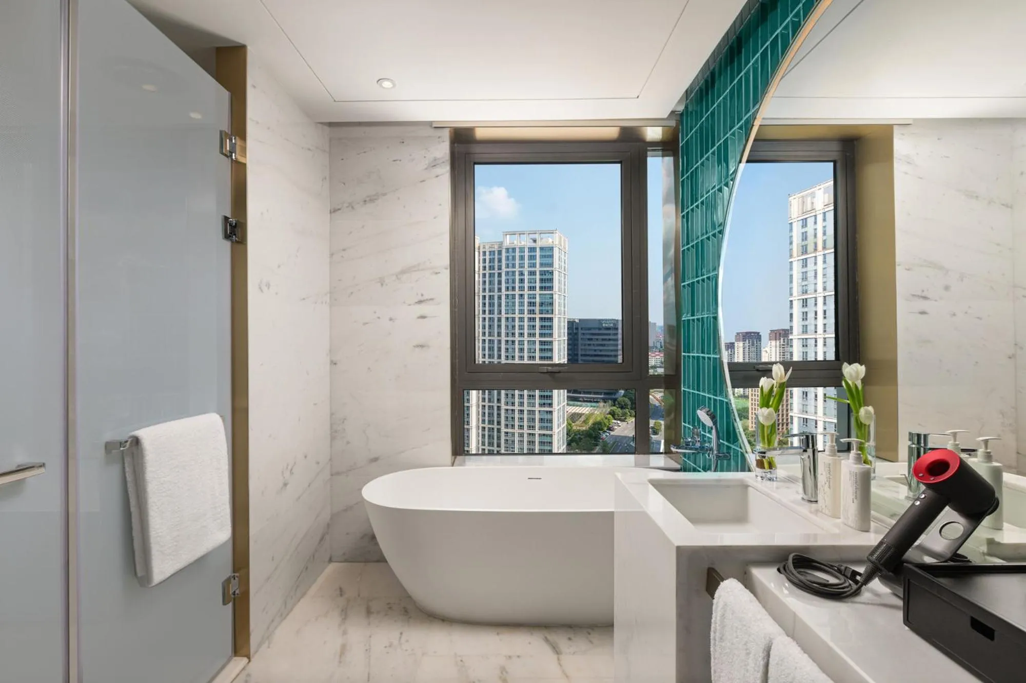 Bathroom in HUALUXE Shanghai Changfeng Park - Park Lake View