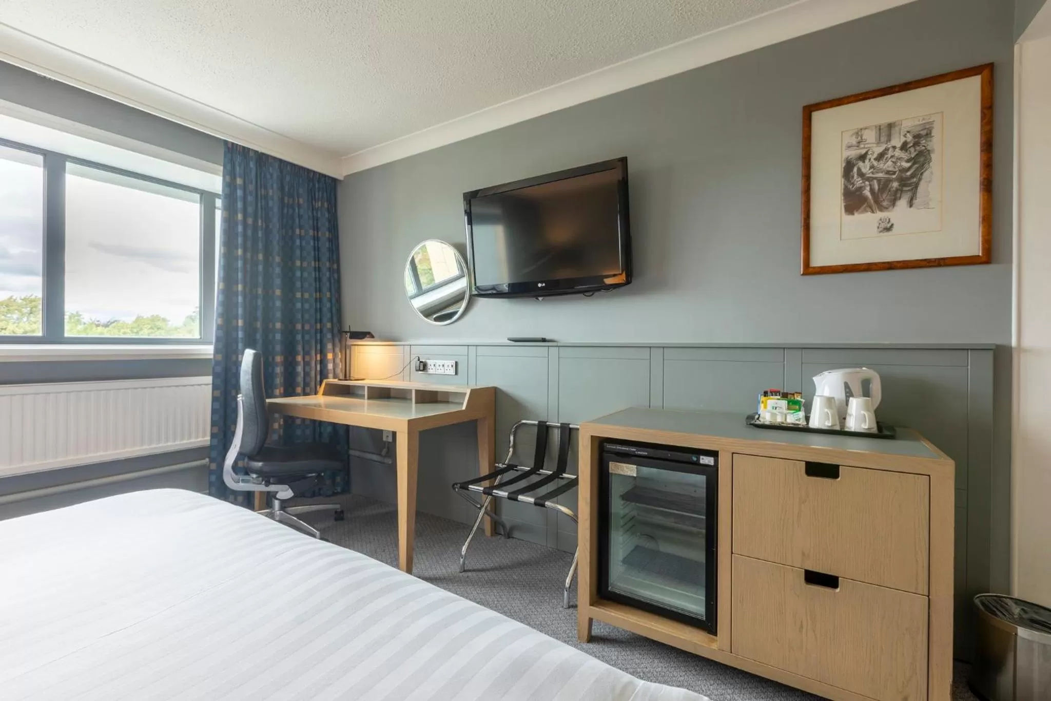 Photo of the whole room, Bed in Holiday Inn Cardiff City Centre by IHG