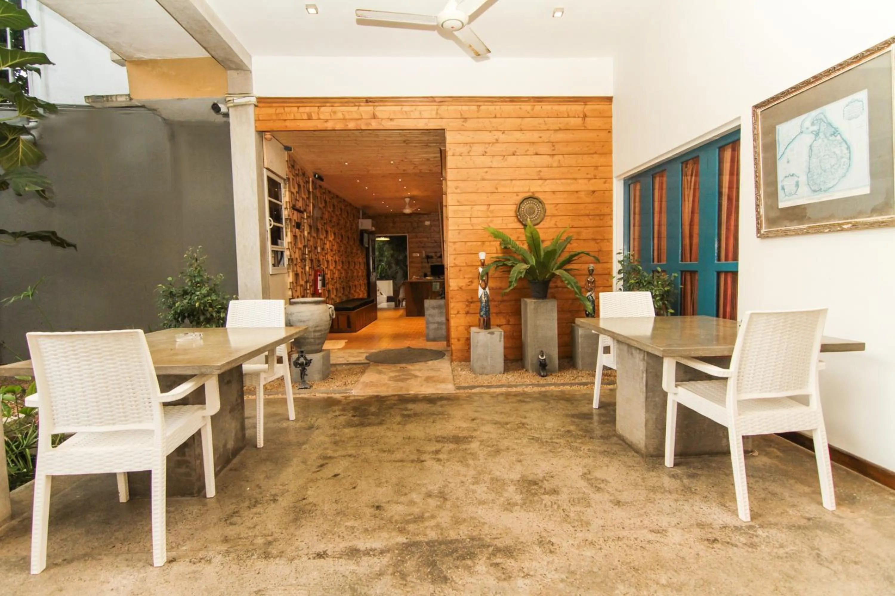 Restaurant/places to eat in Gomez Place