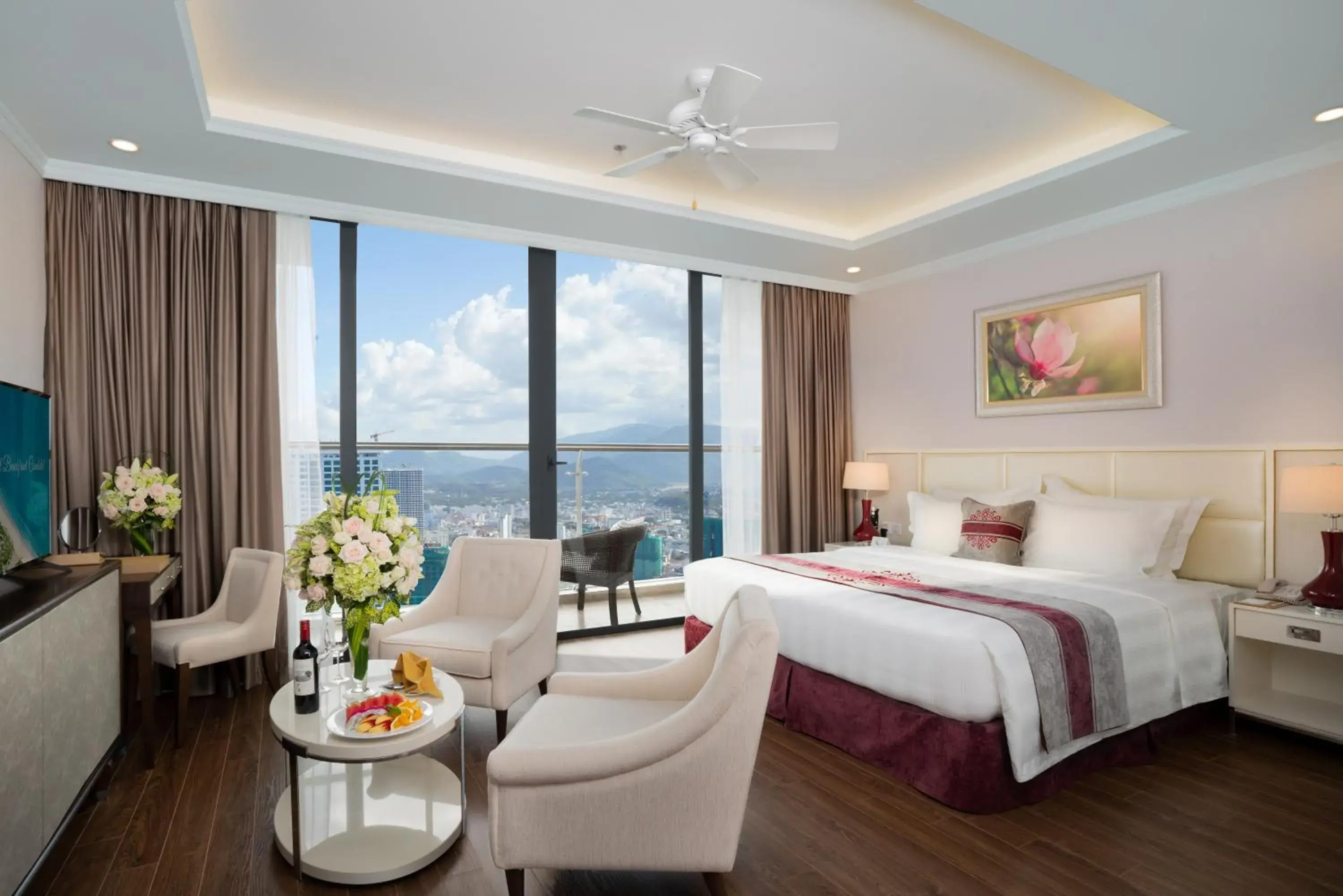 Studio City View King Bed in Vinpearl Beachfront Nha Trang Studio City View King Bed in Vinpearl Beachfront Nha Trang