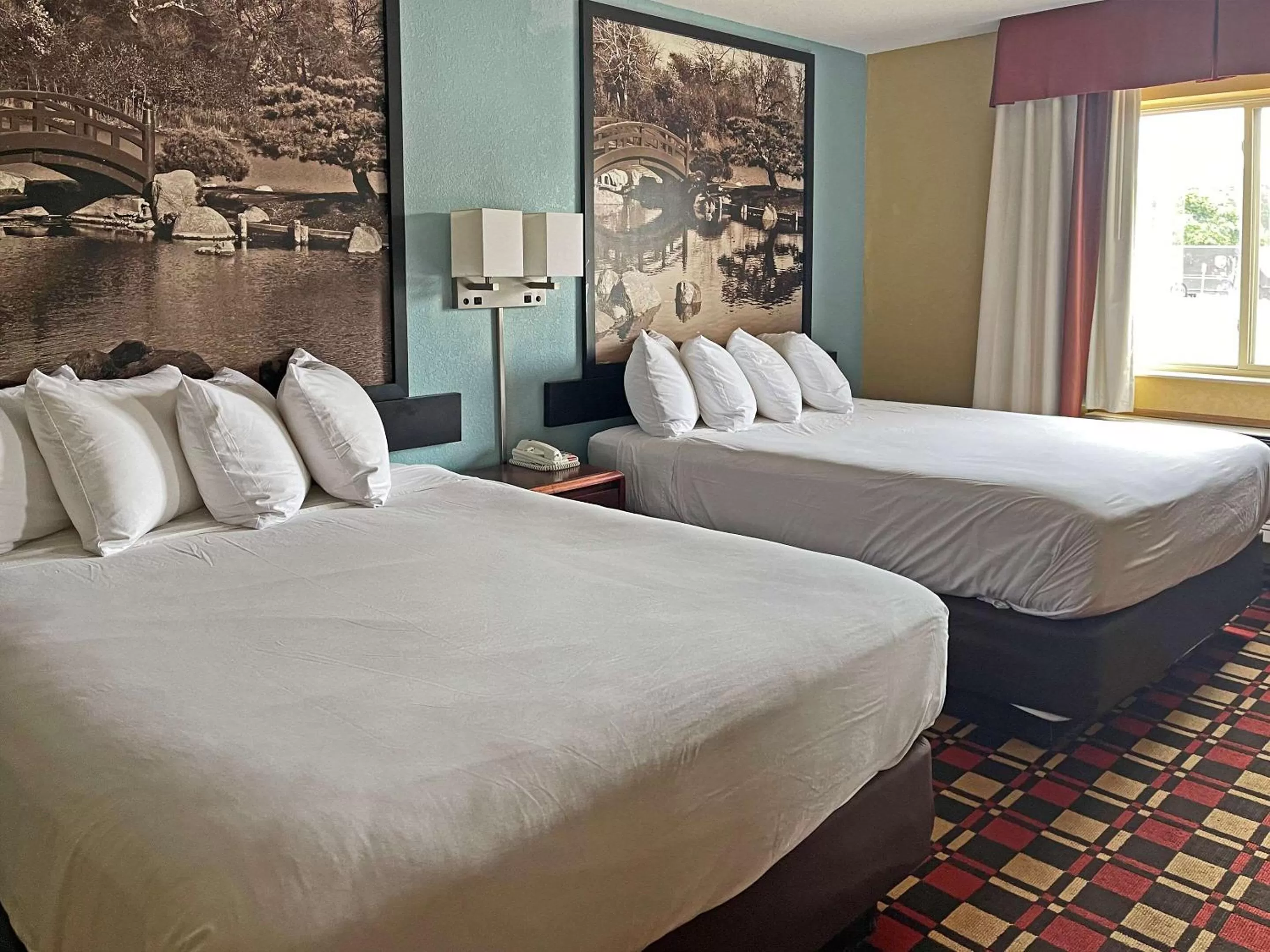 Bedroom, Bed in Econo Lodge Chillicothe