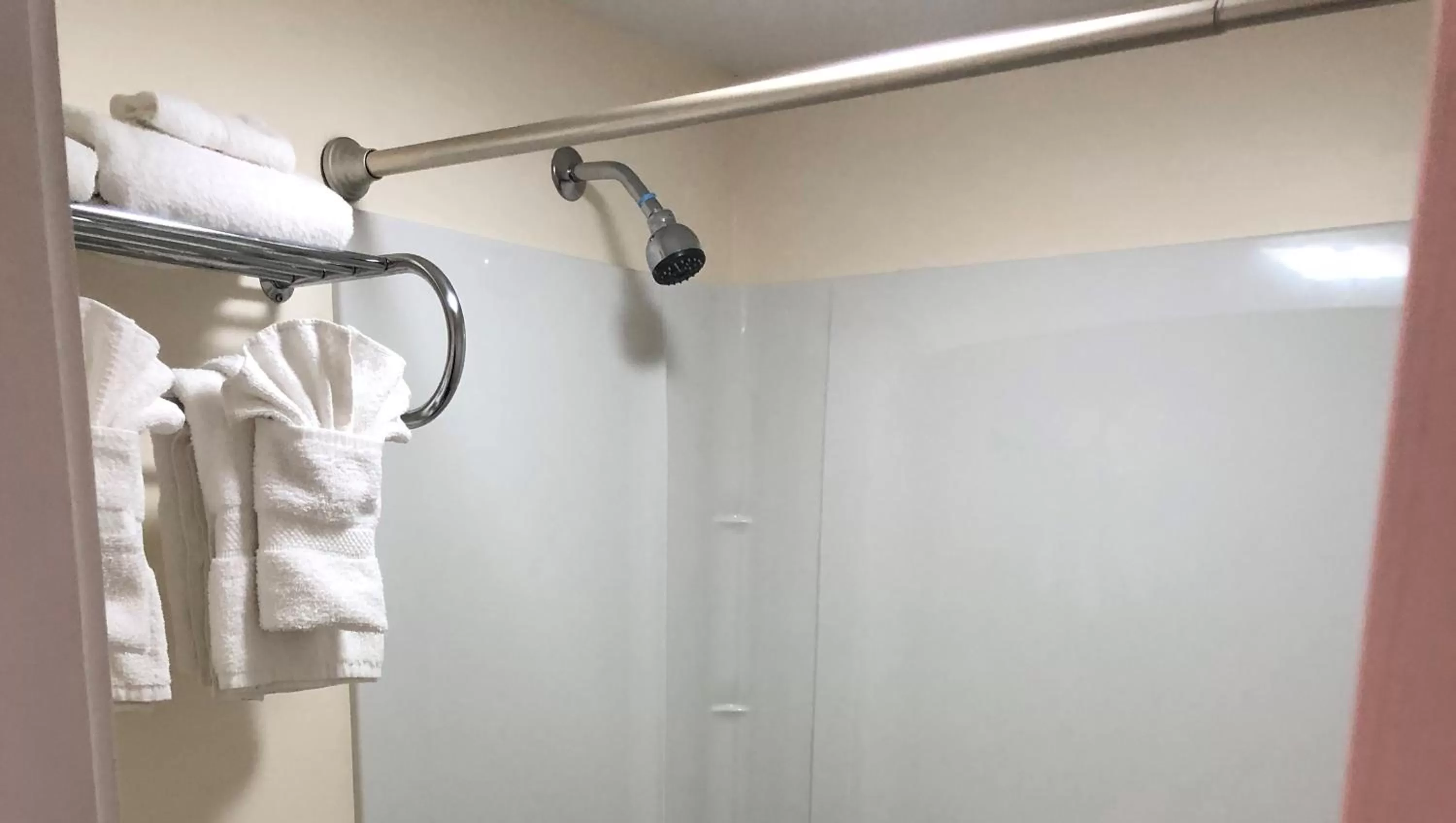 Bathroom in Colonial Inn Ellsworth