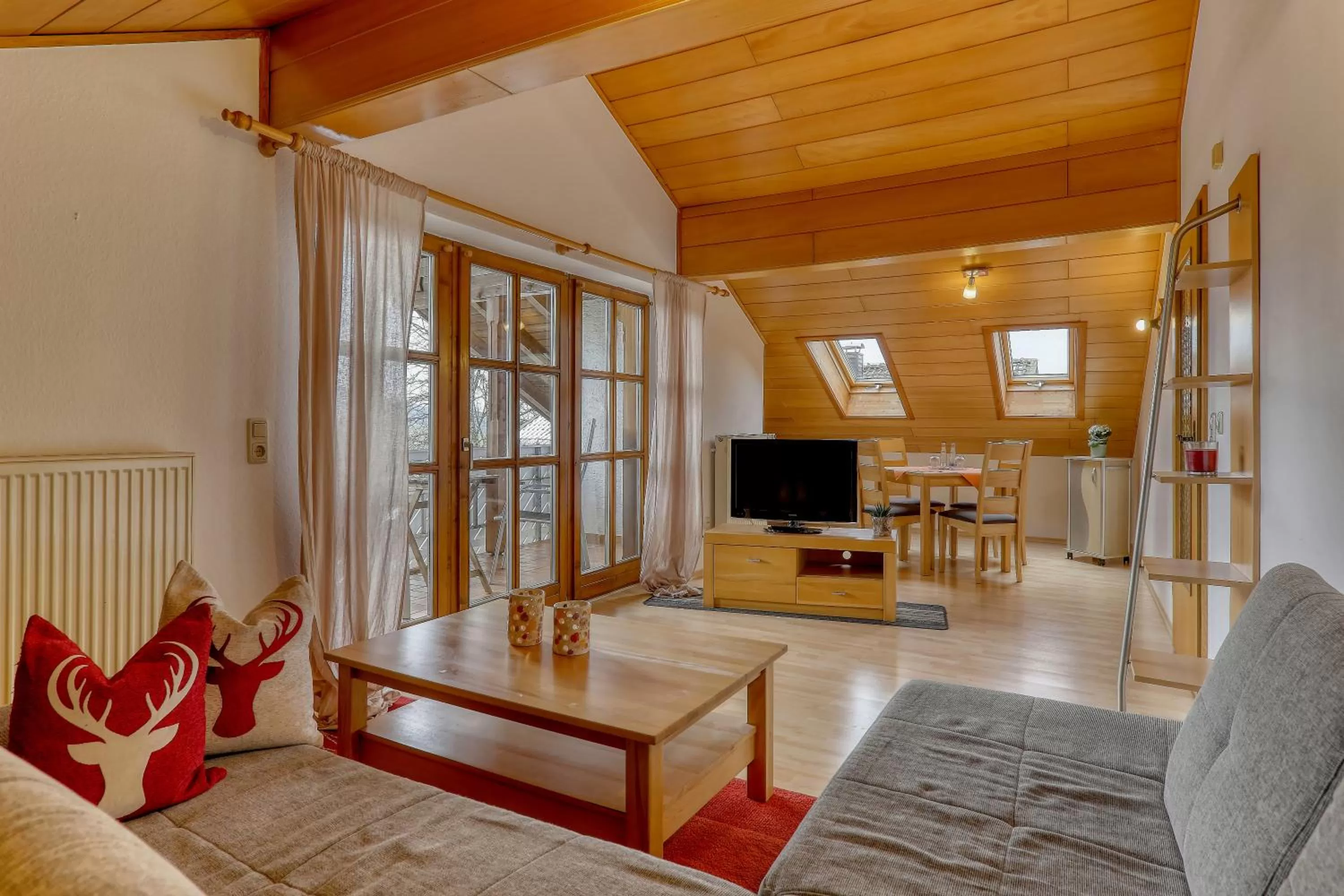 Living room, TV/Entertainment Center in Hotel "Haus am Berg"