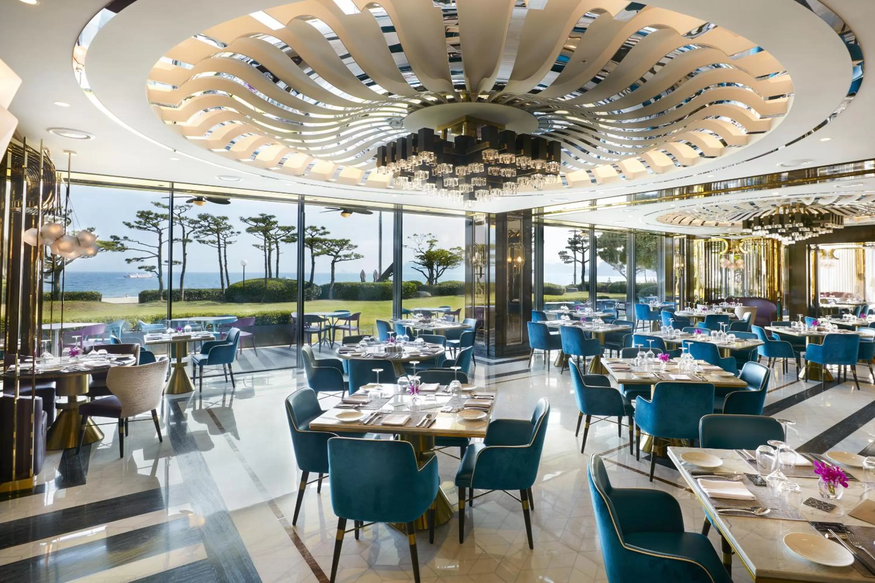 Restaurant/places to eat in Paradise Hotel Busan