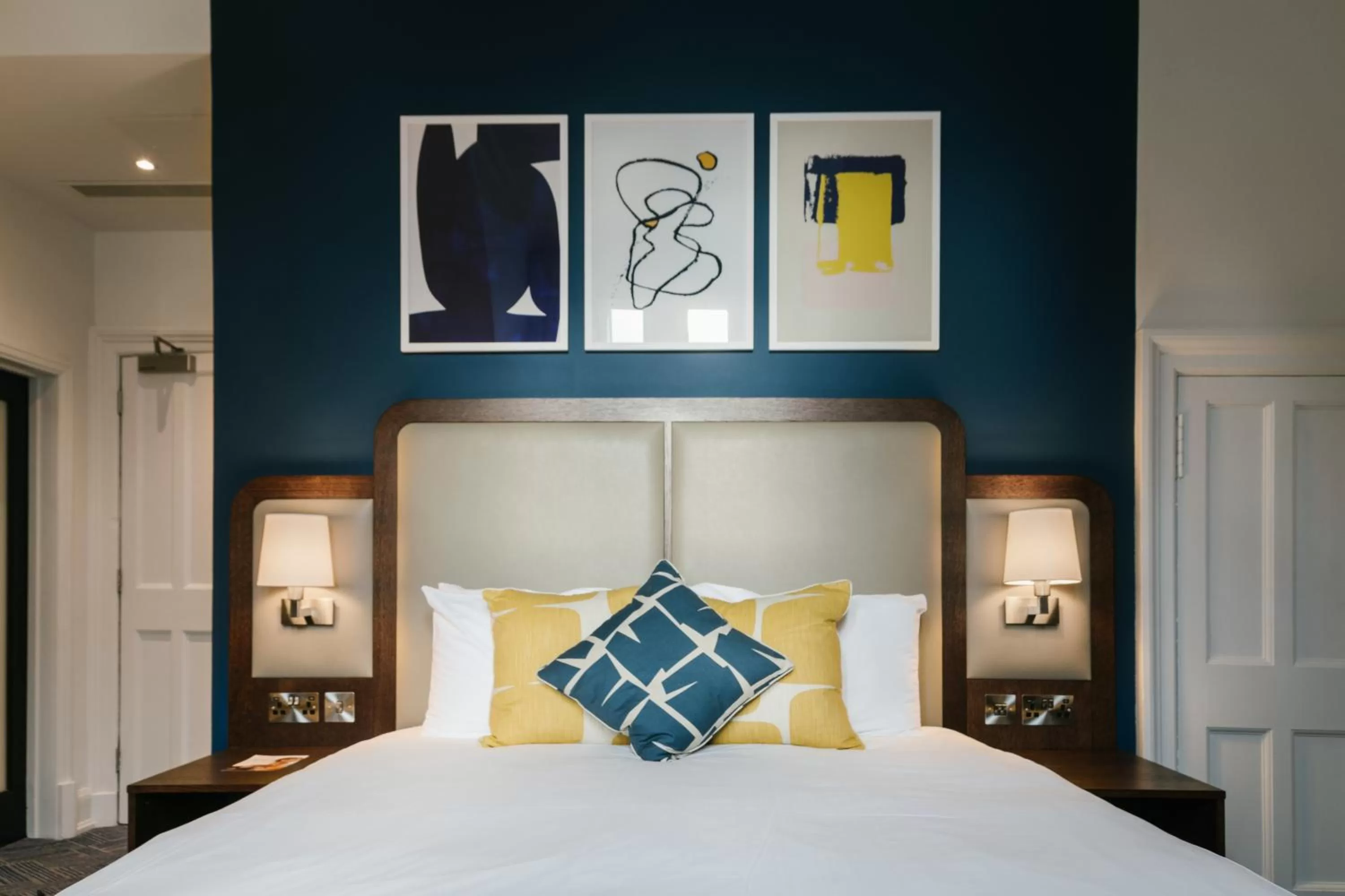 Photo of the whole room, Bed in voco Grand Central Glasgow by IHG