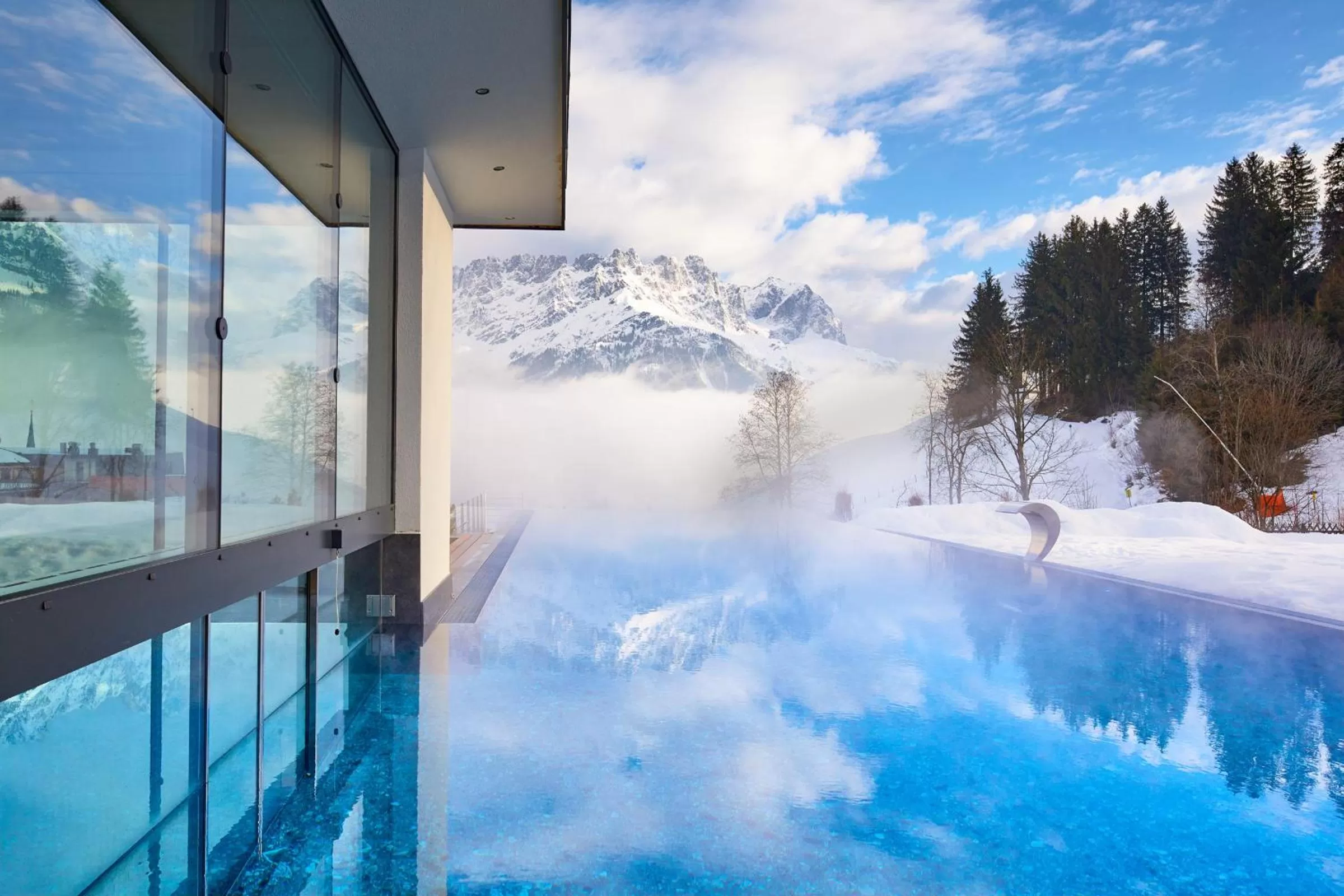 Swimming pool in Hotel Der Bär