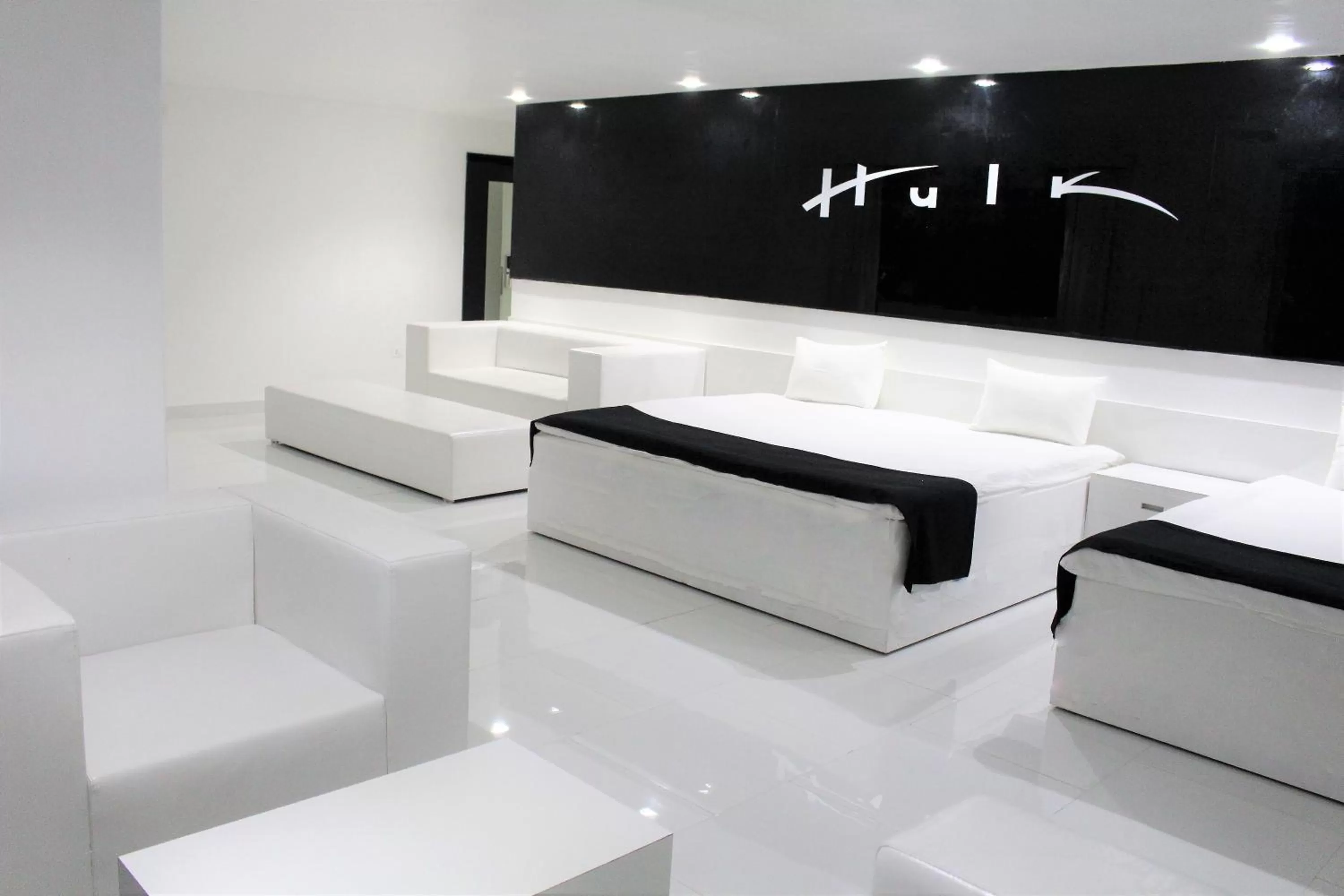 Photo of the whole room, Seating Area in Hotel Hulk