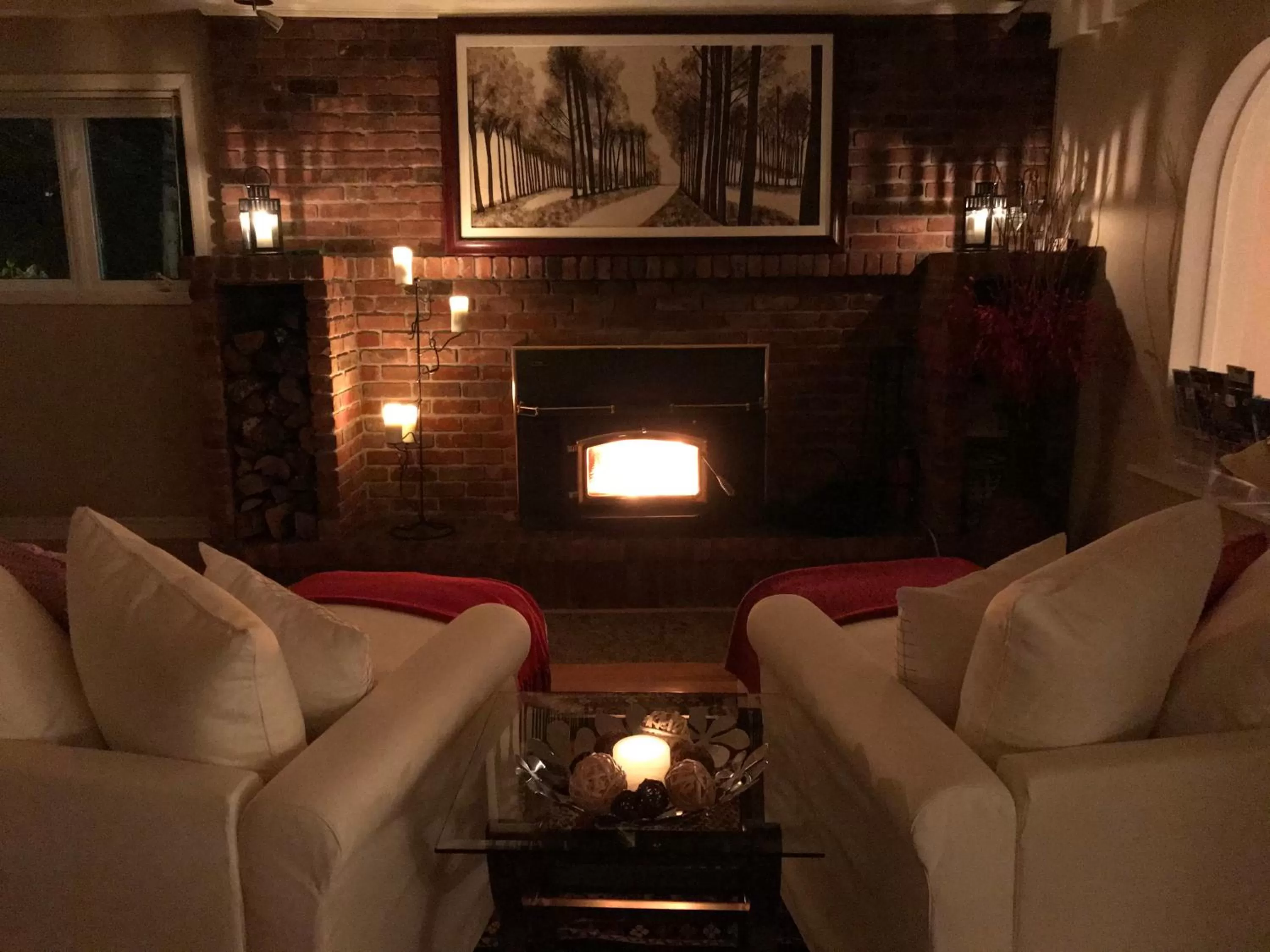 Communal lounge/ TV room, Seating Area in Auberge Tom B&B