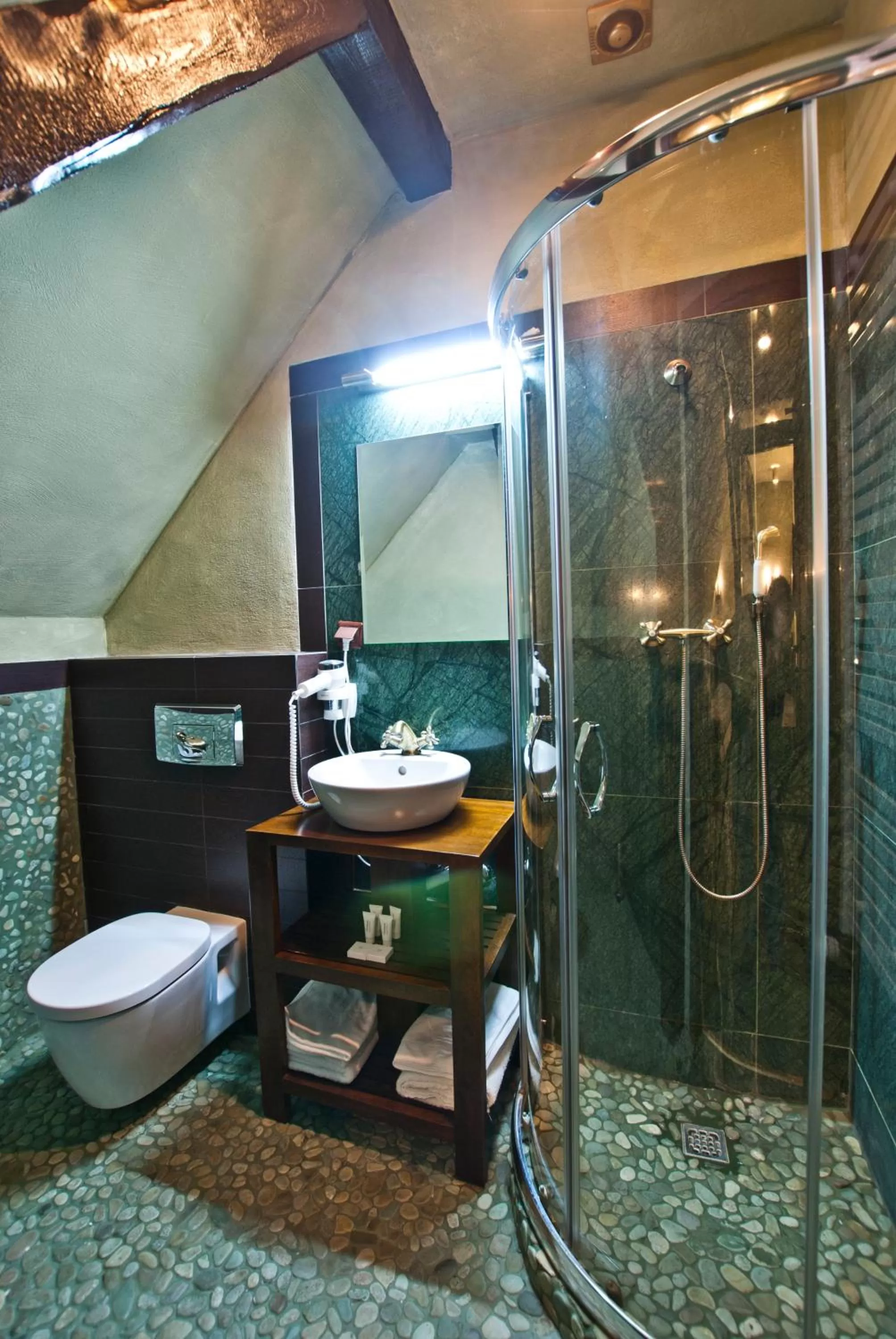 Shower, Bathroom in Zamek Uniejów