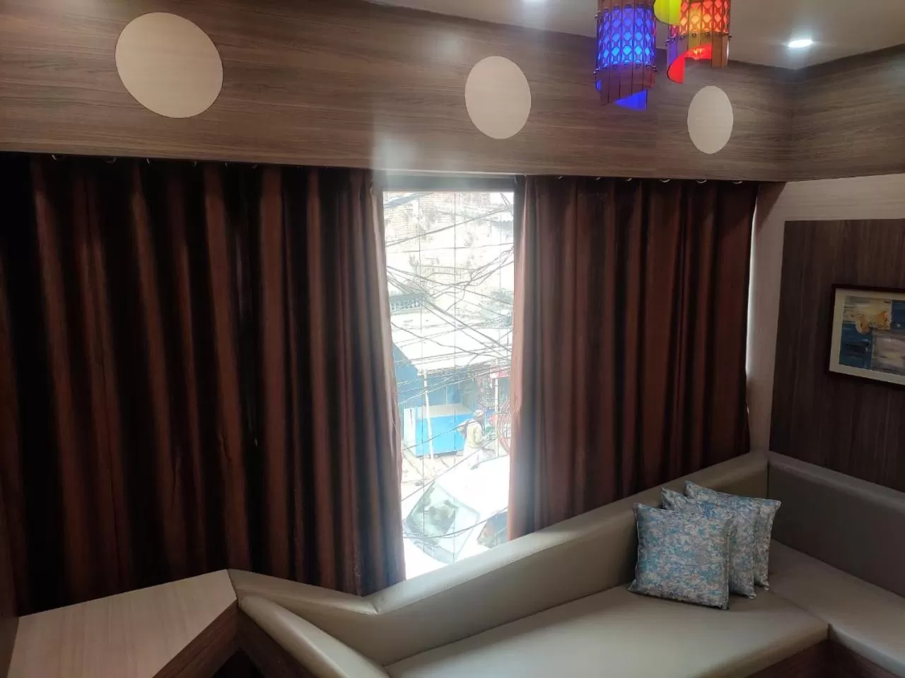 HOTEL CENTRAL SQUARE "A Couple Friendly Hotel"