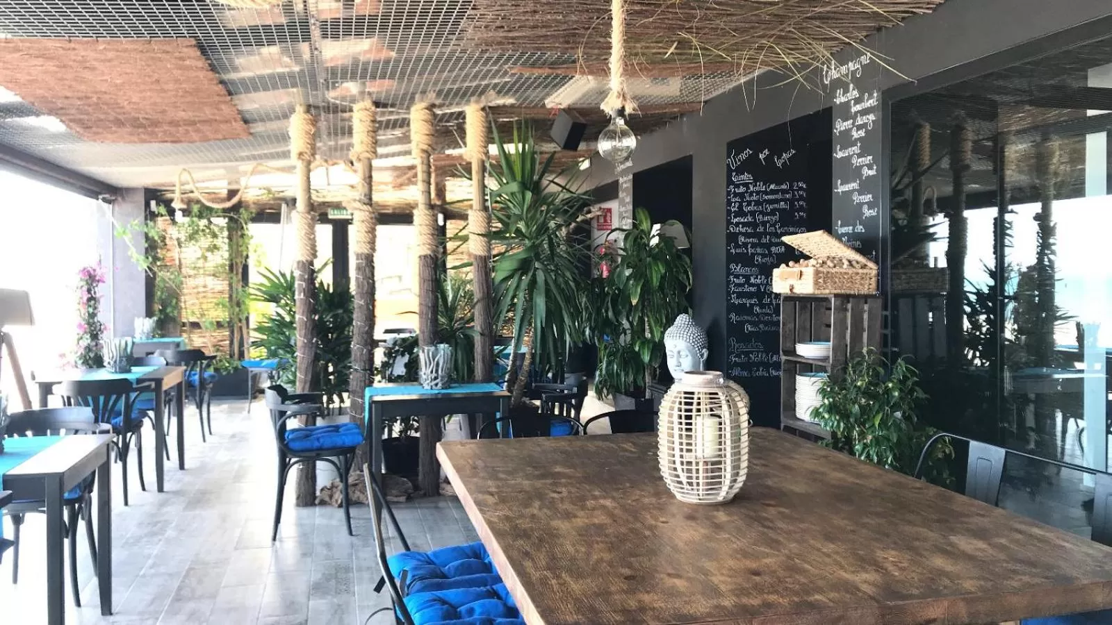 Restaurant/places to eat in Lloyds Beach Club