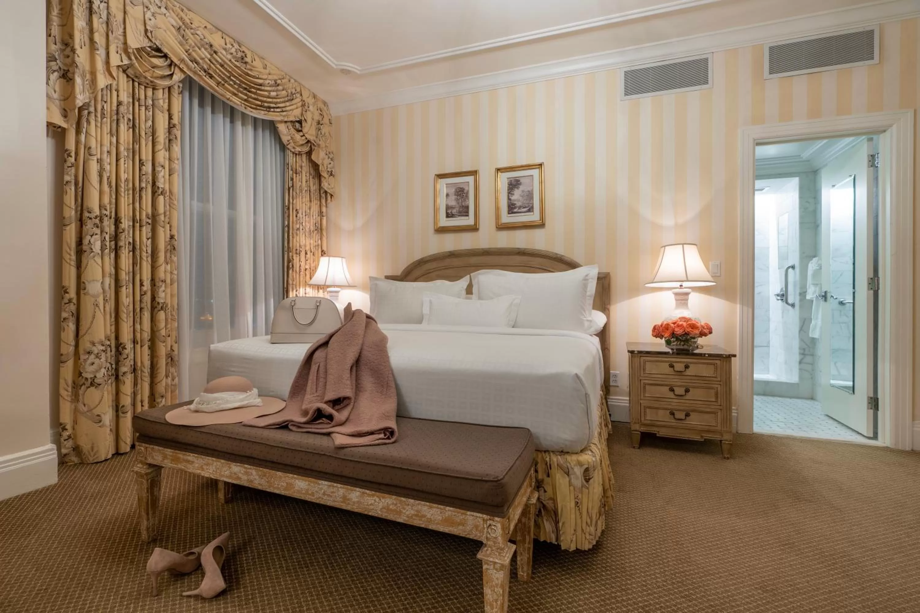 Bed in Hotel Monteleone