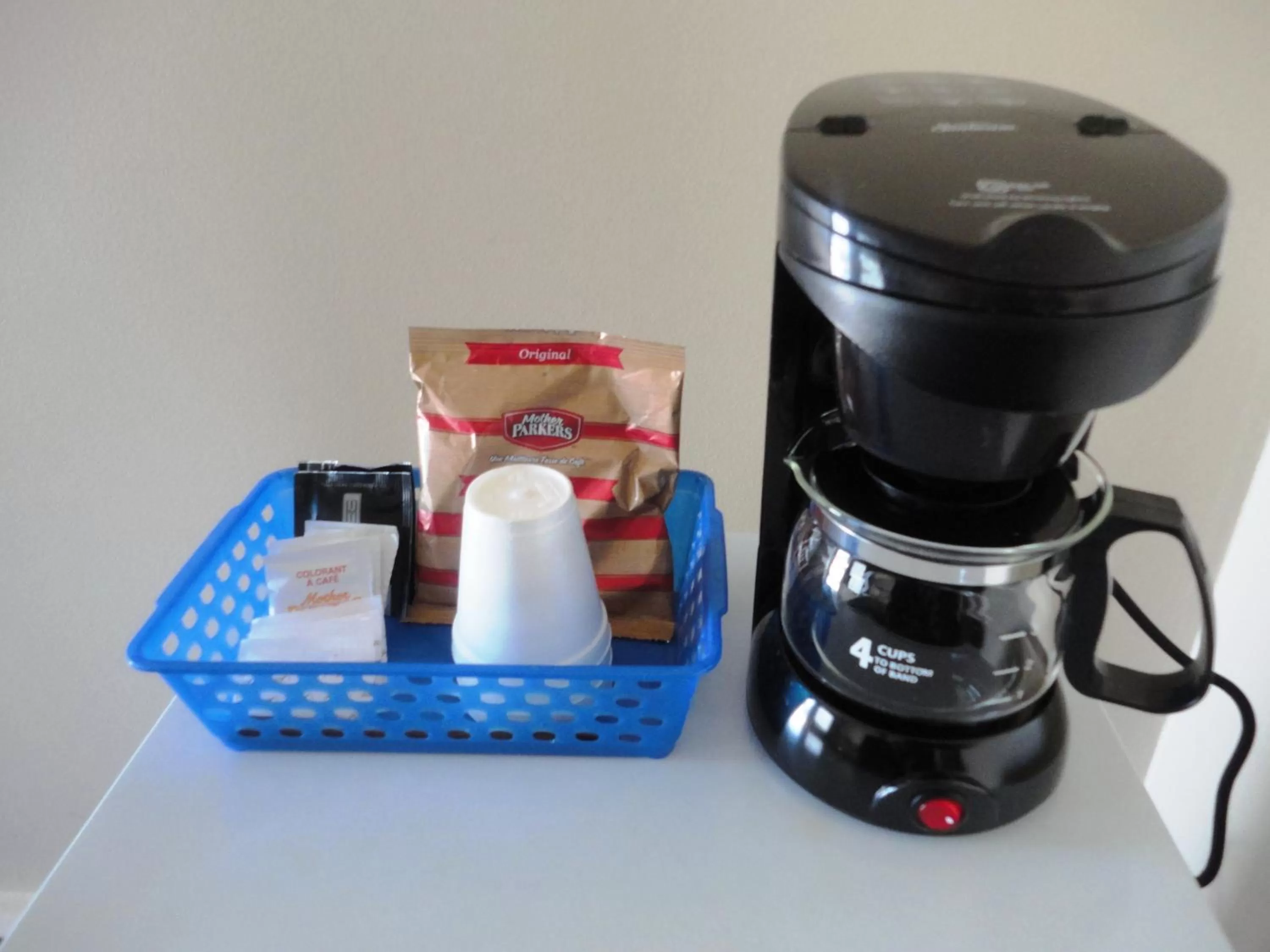 Coffee/tea facilities in Stratford Motel