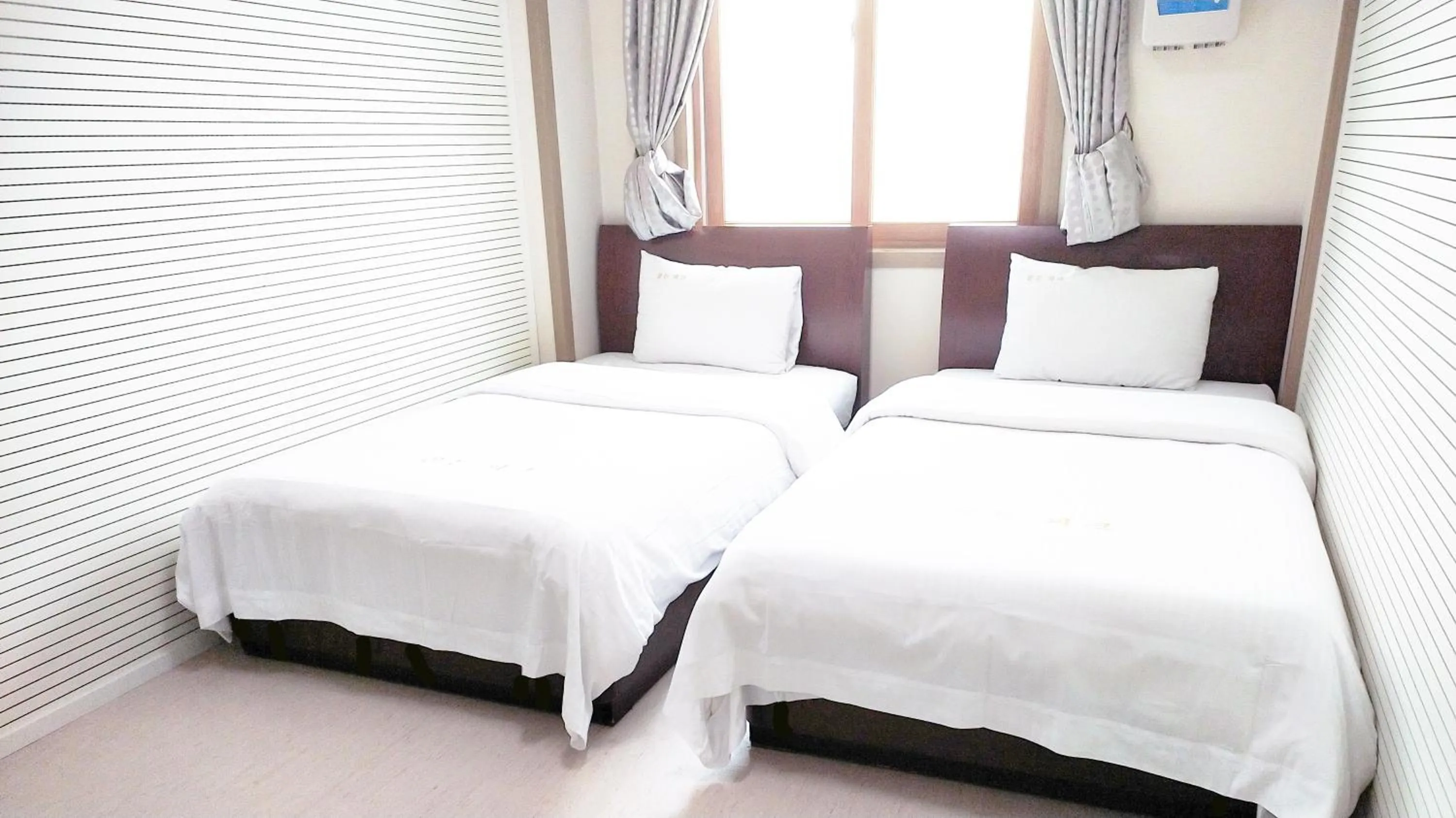 Bed in Golden Park Hotel