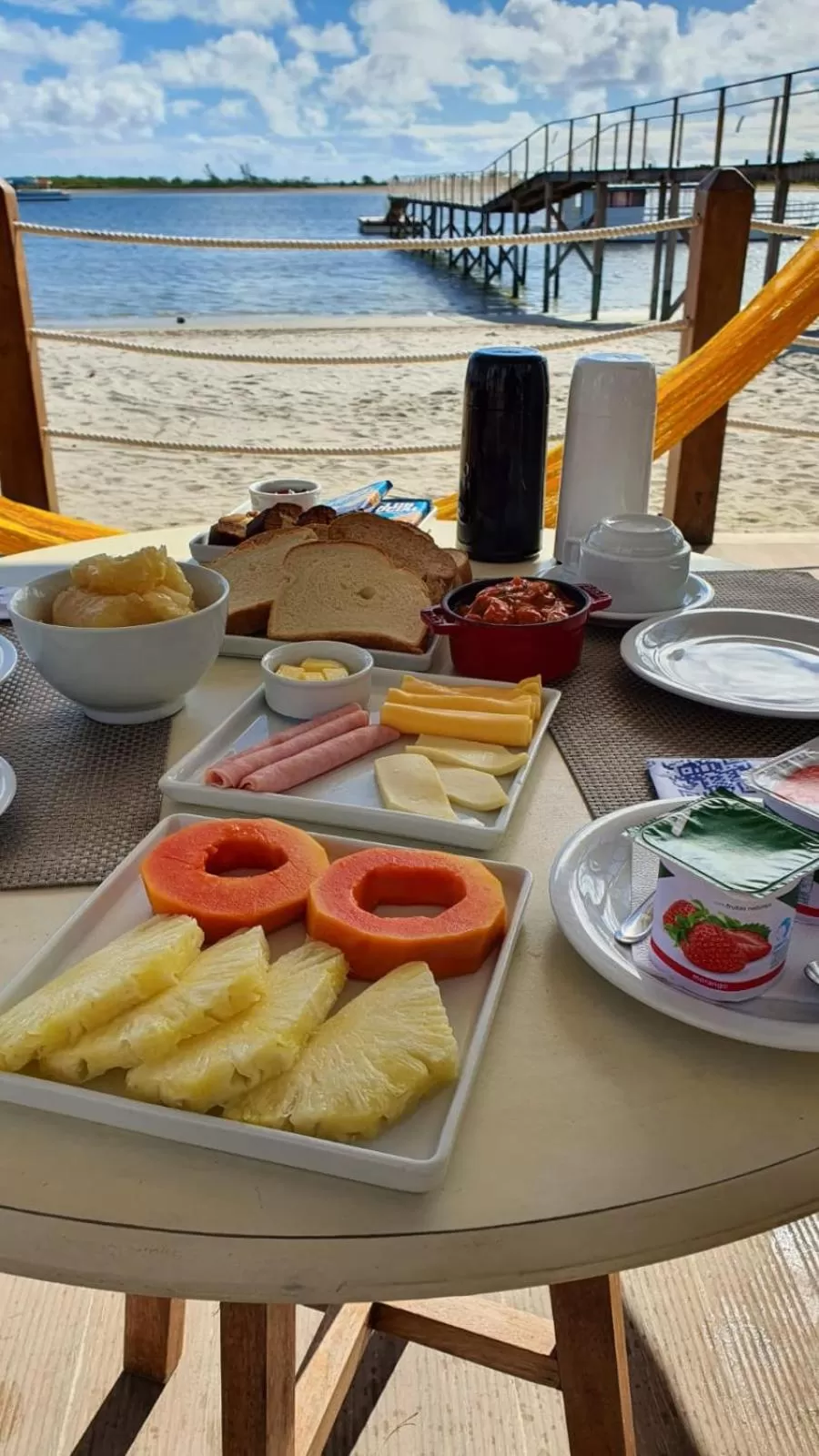 Breakfast in Catamaran Praia Chalés