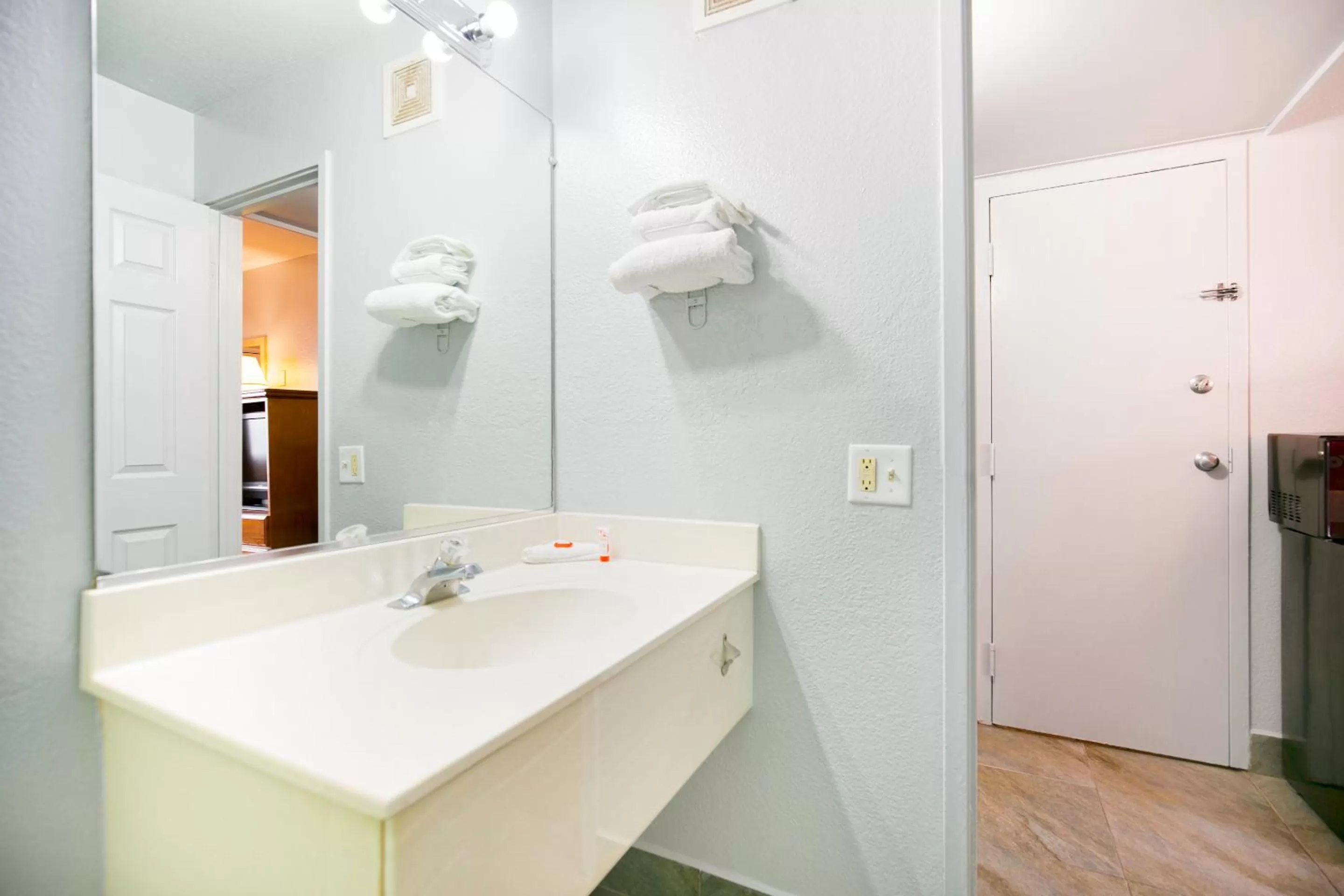 Bathroom in OYO Hotel Houston Southwest I-69