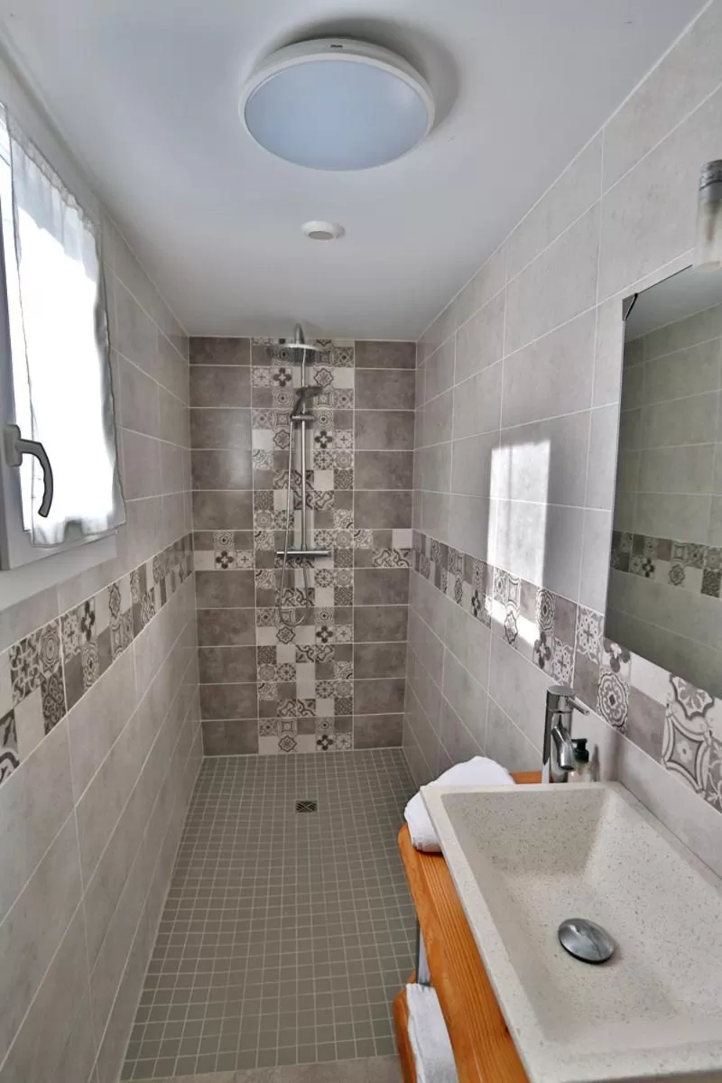 Bathroom in Le Relais Basque