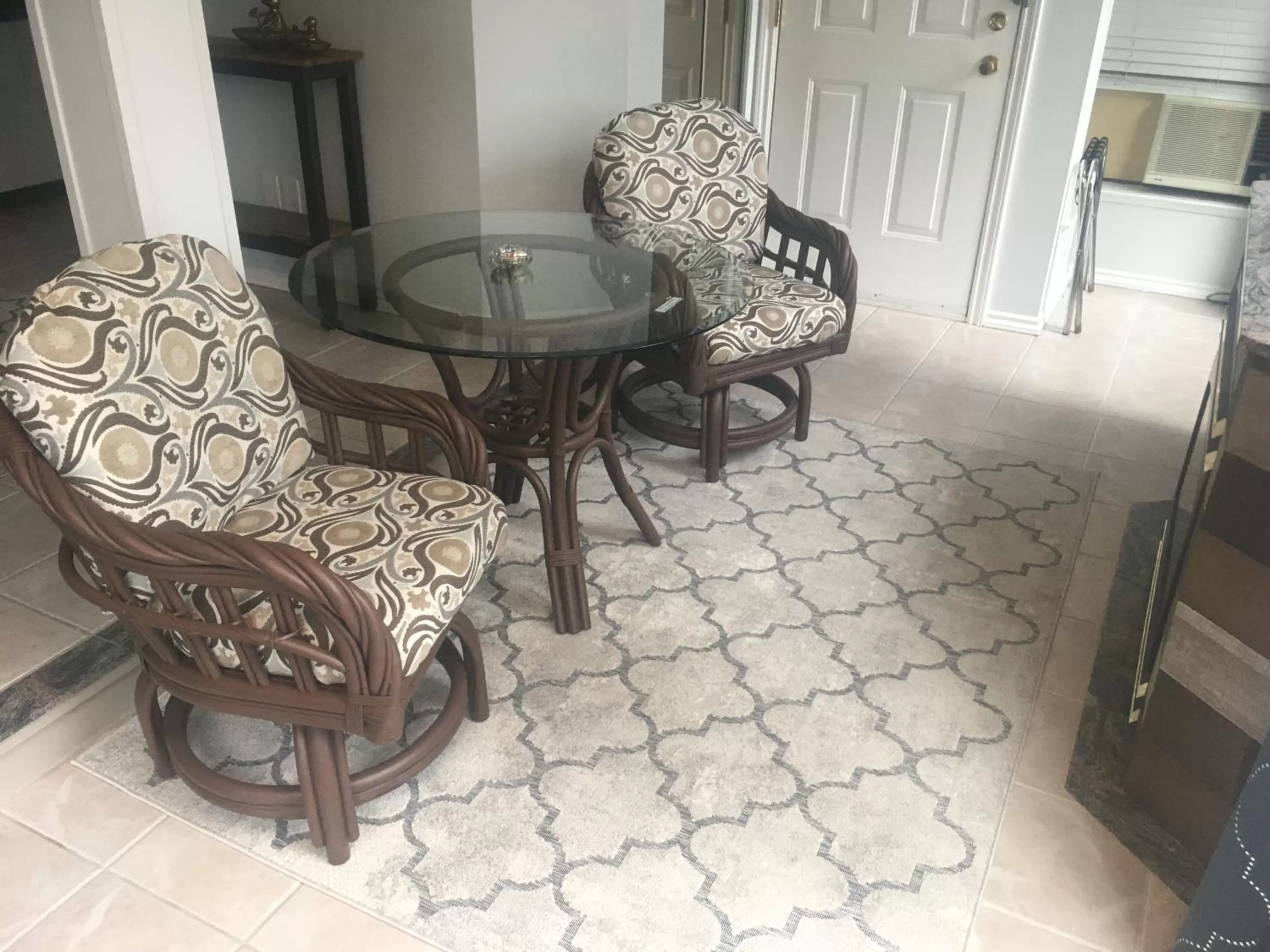 Seating Area in Long Lake Waterfront Bed and Breakfast